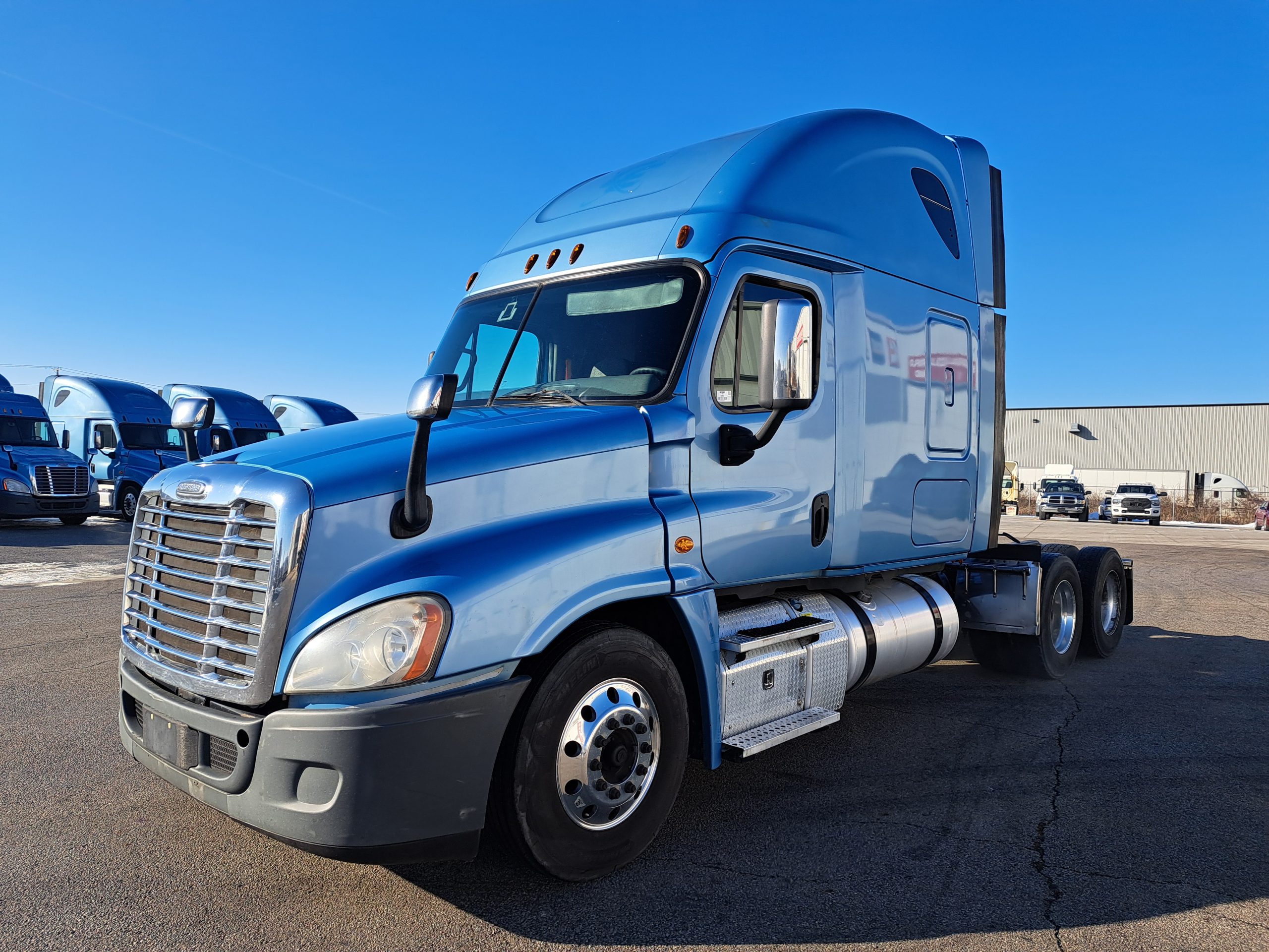 2015 Freightliner CA125 - image 1 of 6