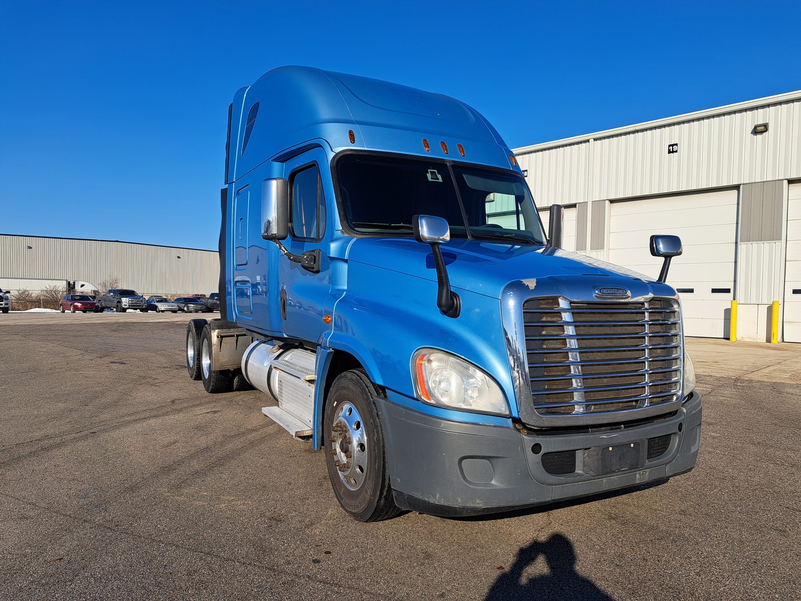 2015 Freightliner CA125 - image 3 of 6