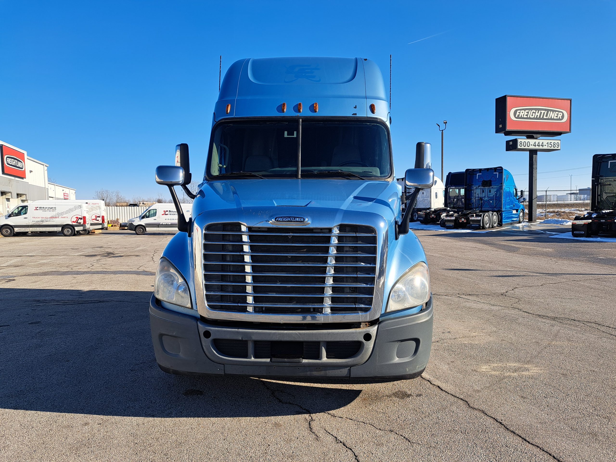 2013 Freightliner CA125 - image 2 of 6