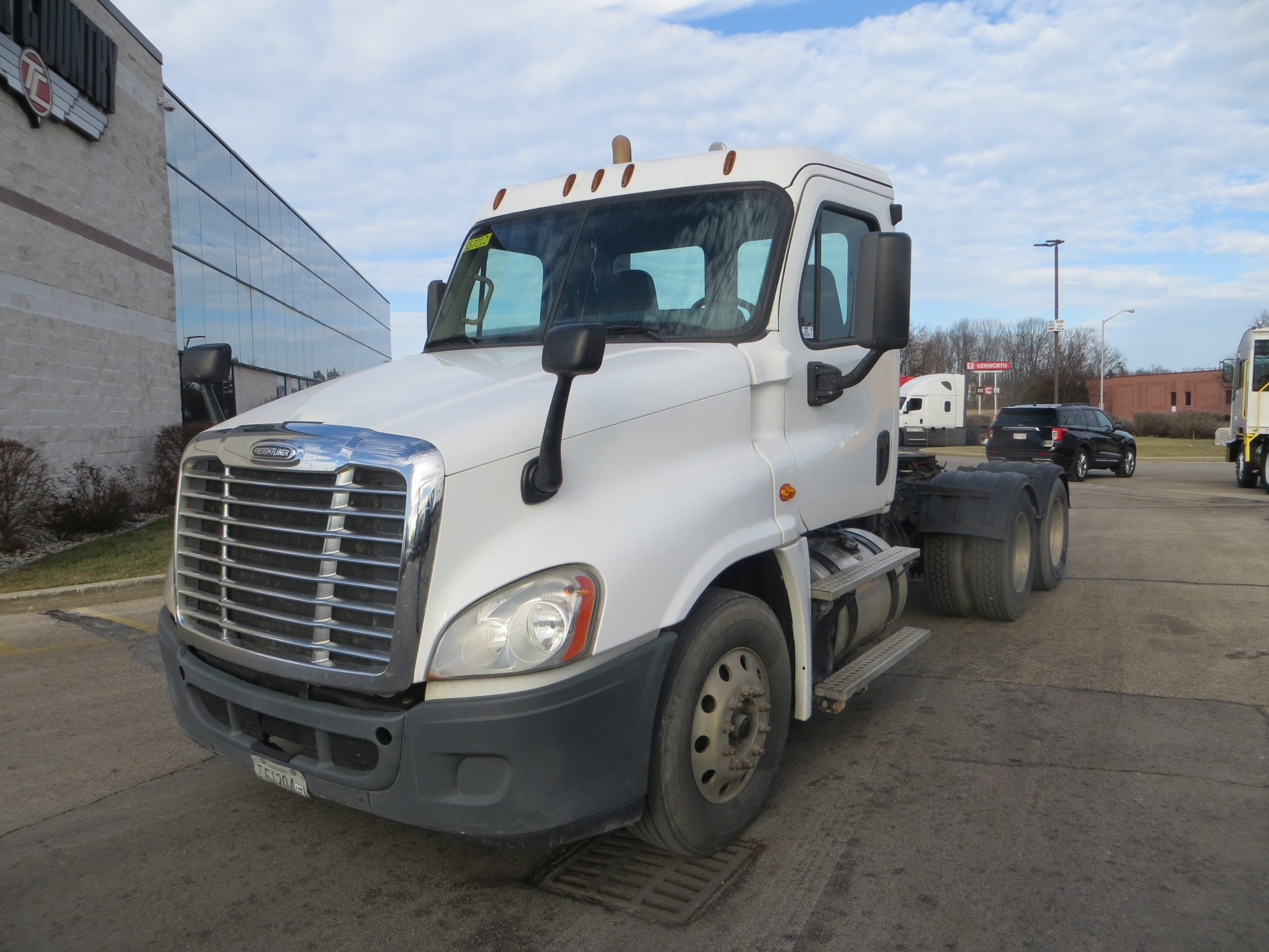 2015 Freightliner CA125 - image 1 of 6