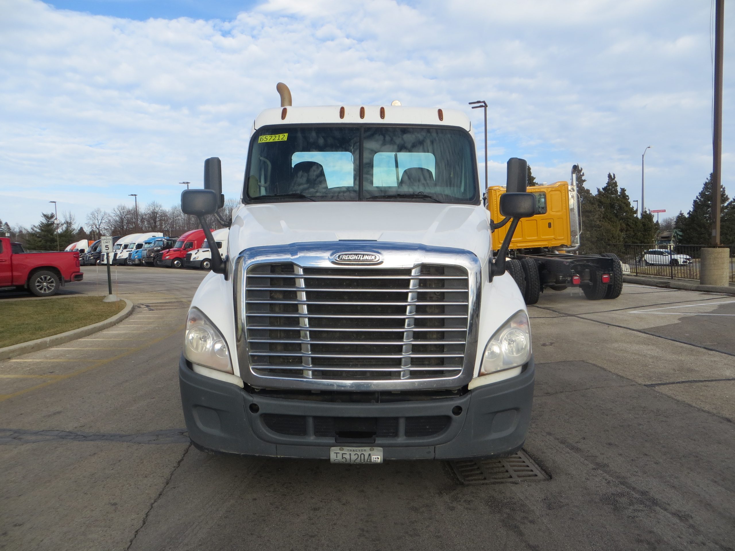 2015 Freightliner CA125 - image 2 of 6