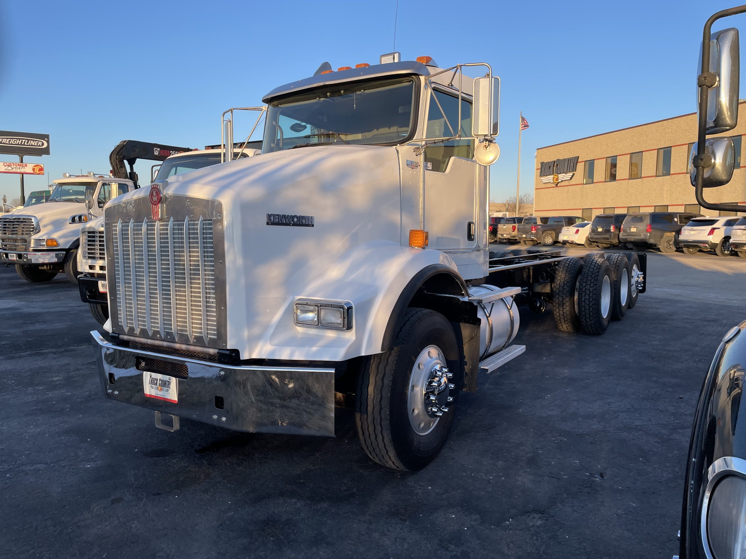 2010 Kenworth T800 - image 1 of 6