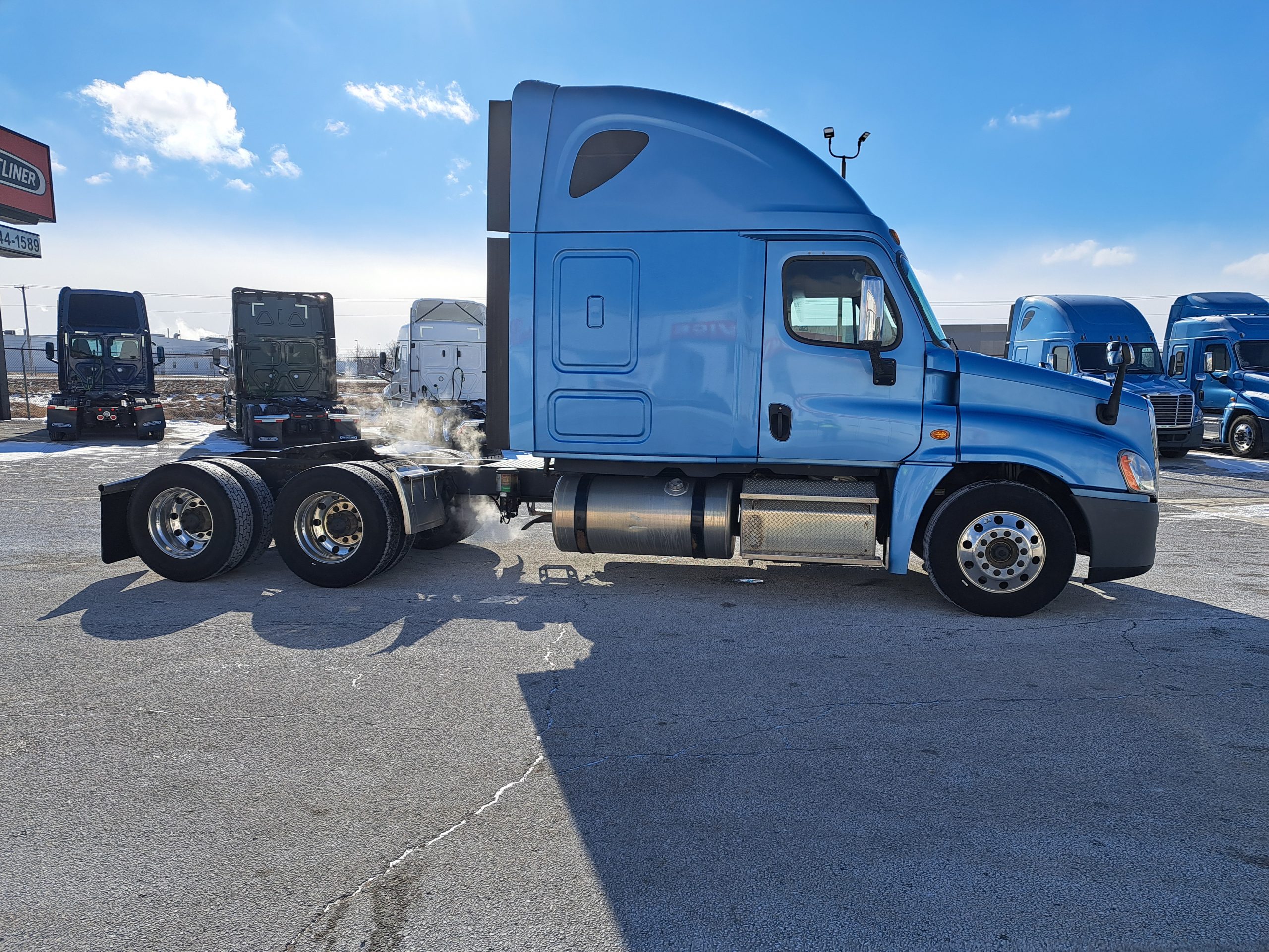 2015 Freightliner CA125 - image 6 of 6