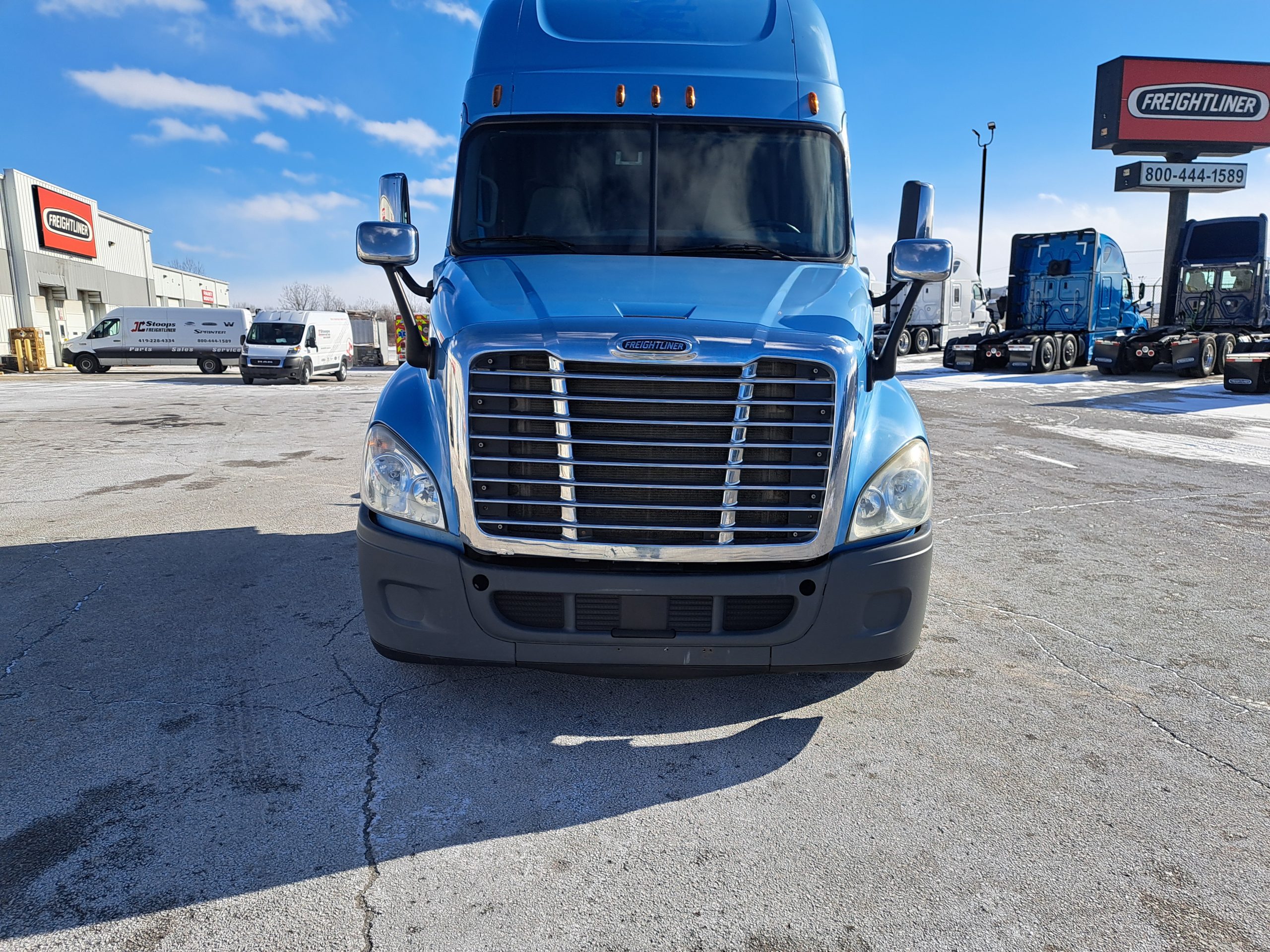 2015 Freightliner CA125 - image 2 of 6