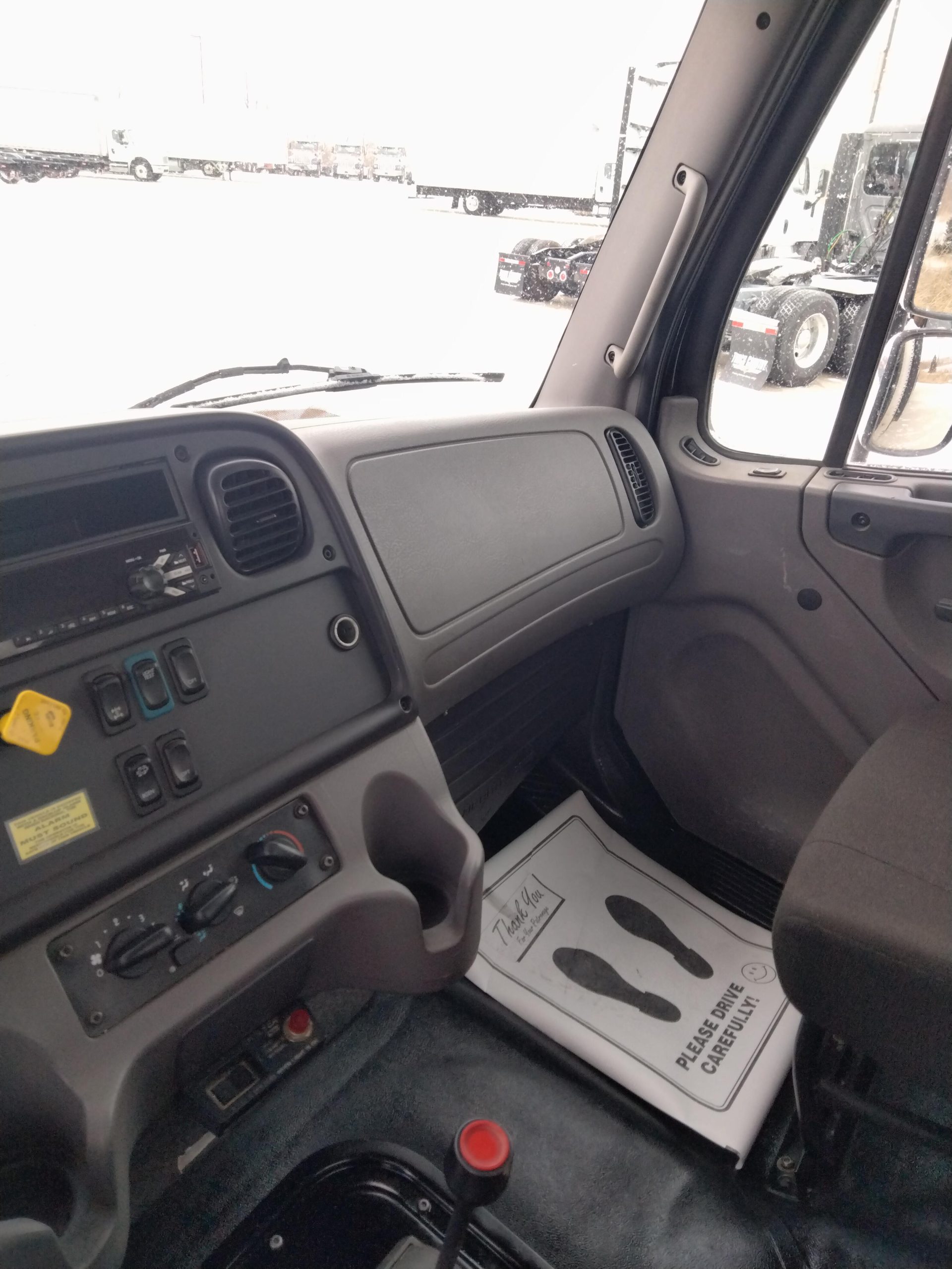 2020 Freightliner M2 106 - image 4 of 6