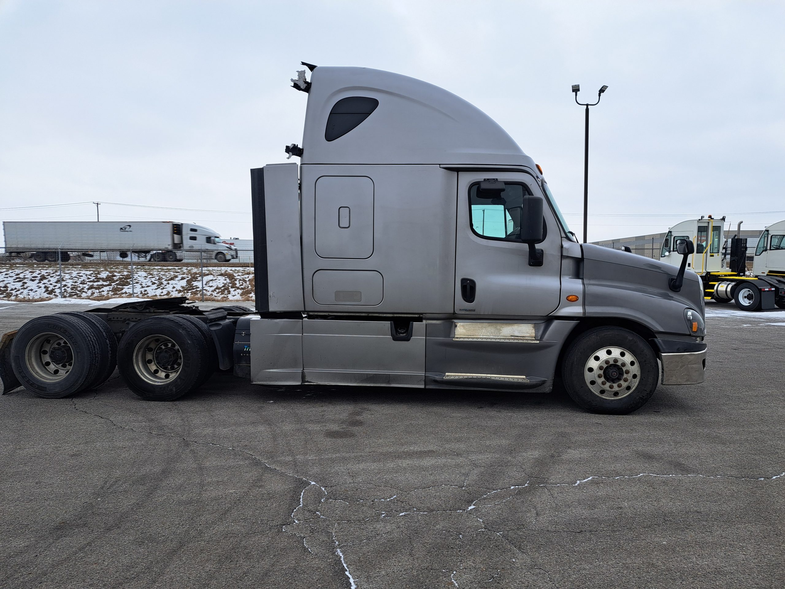 2016 Freightliner CA125 - image 6 of 6