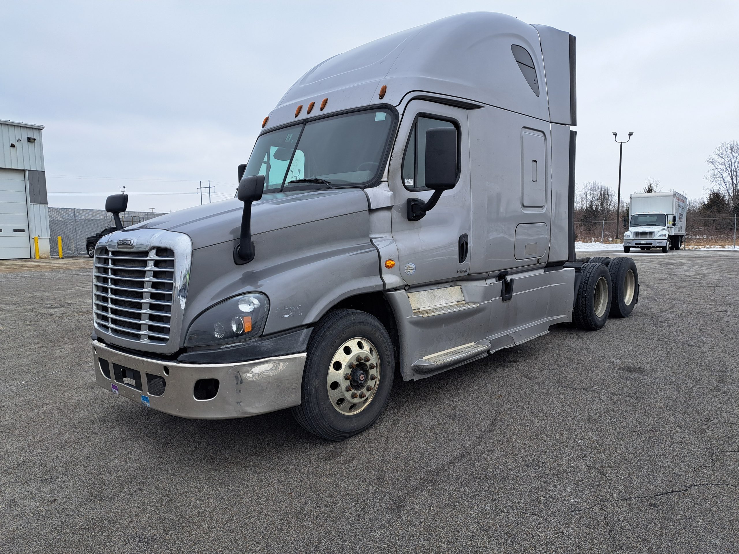 2016 Freightliner CA125 - image 1 of 6