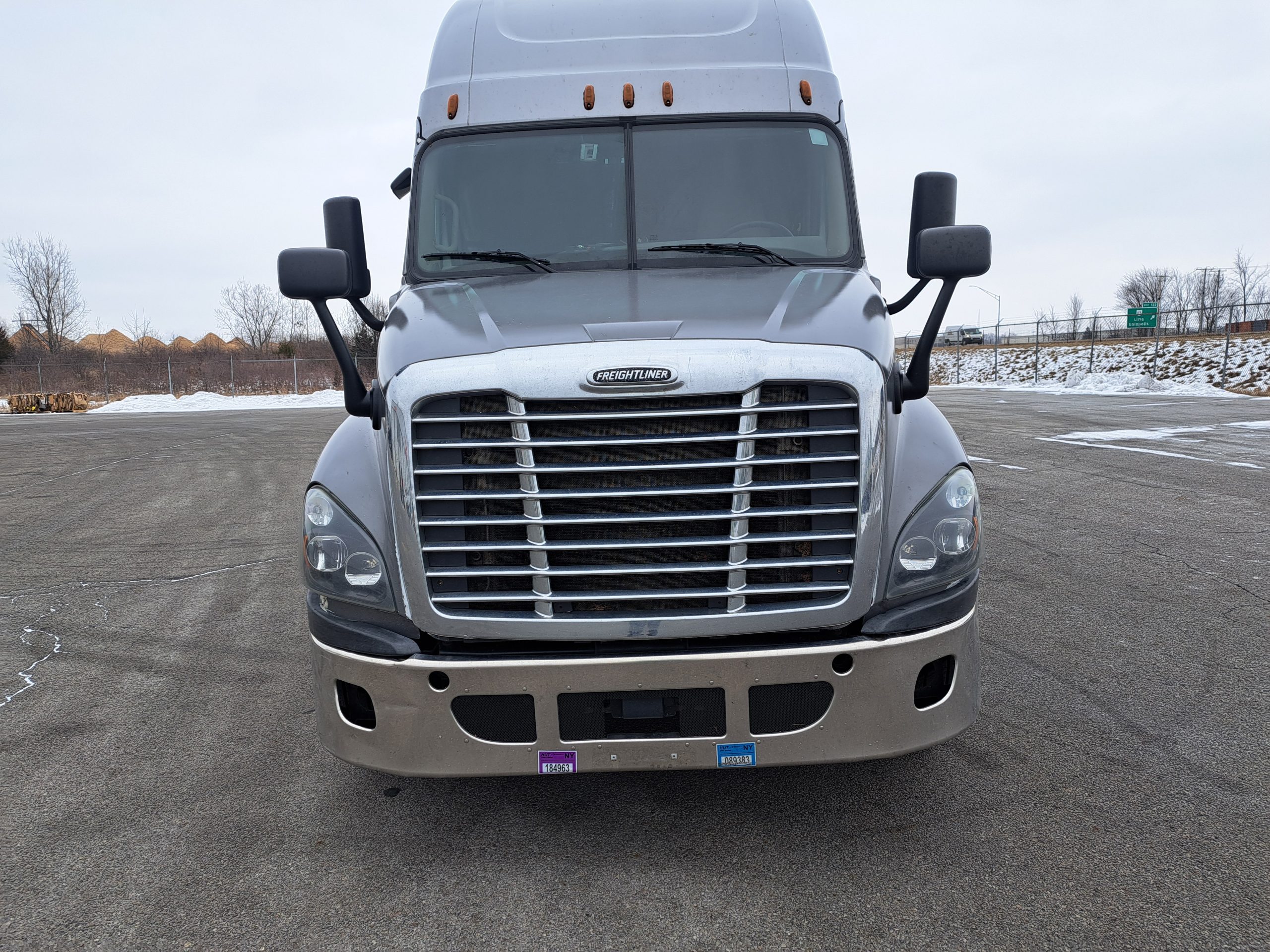 2016 Freightliner CA125 - image 2 of 6