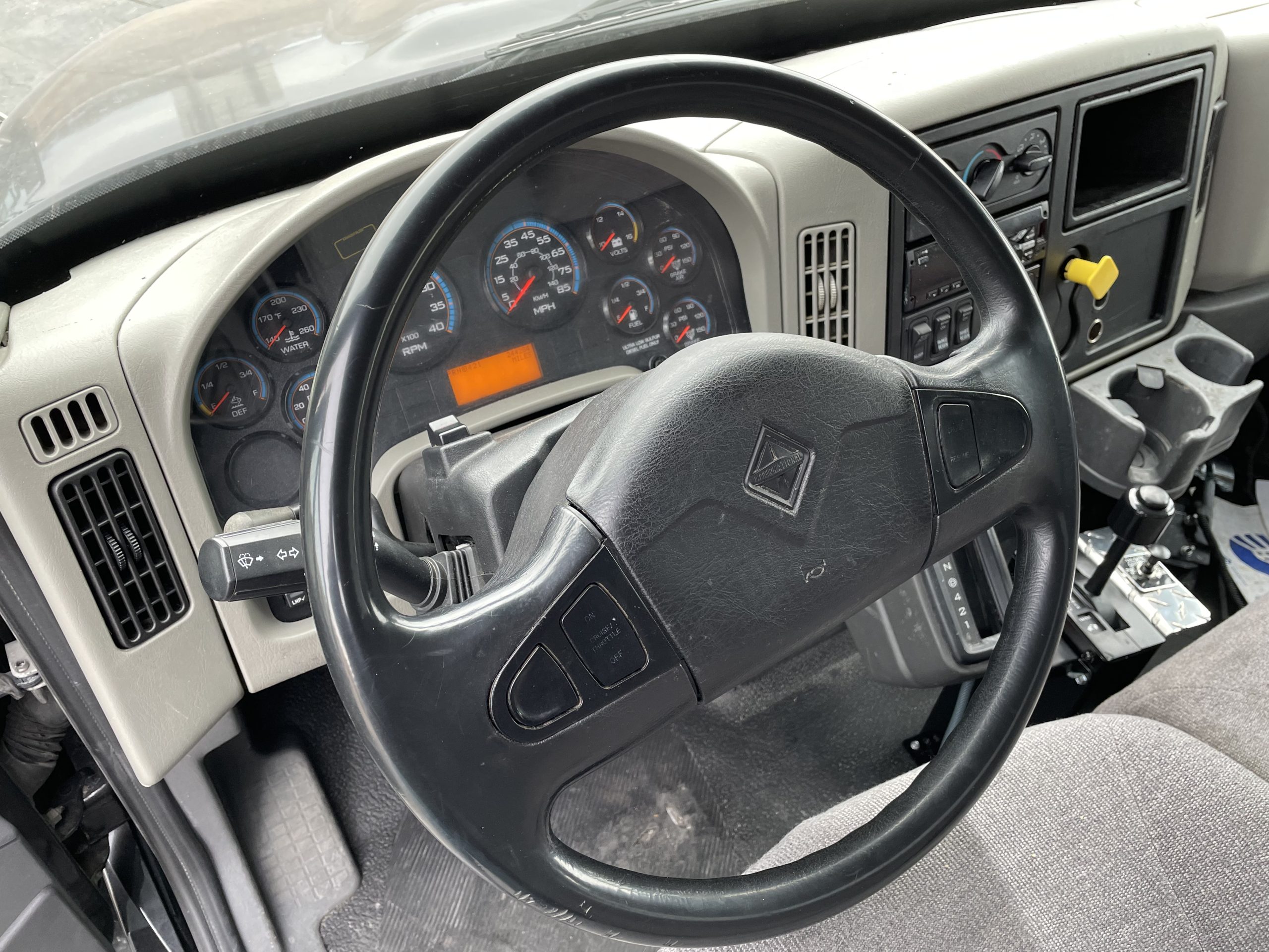 2018 International 4300 - image 4 of 6