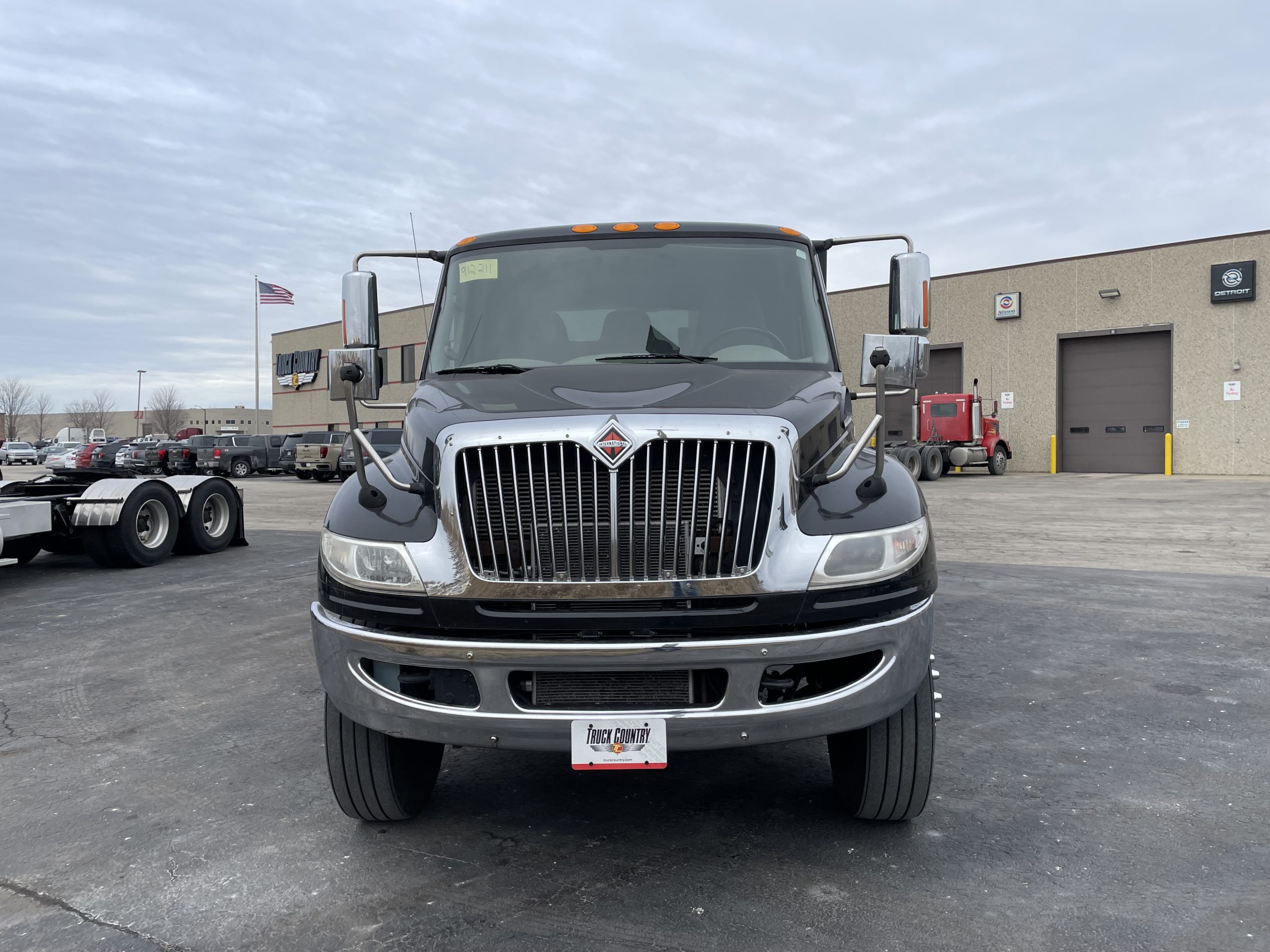 2018 International 4300 - image 2 of 6