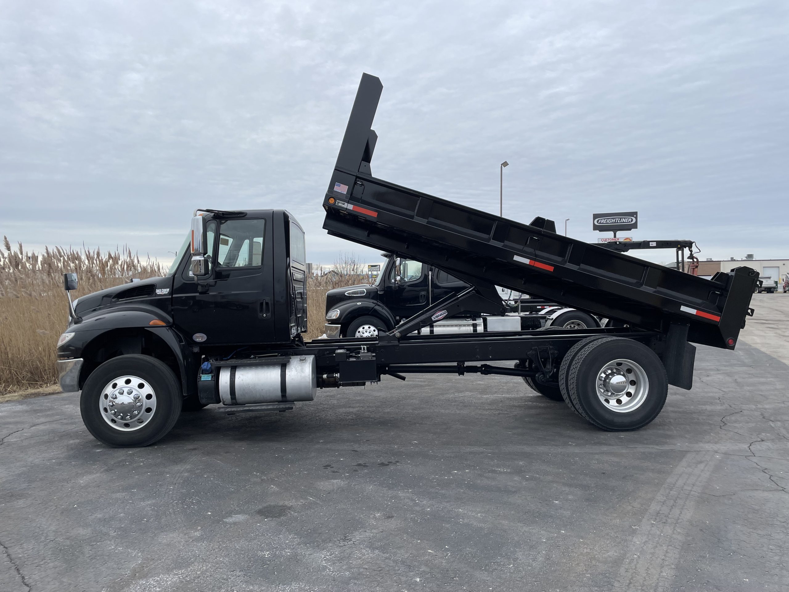 2018 International 4300 - image 5 of 6