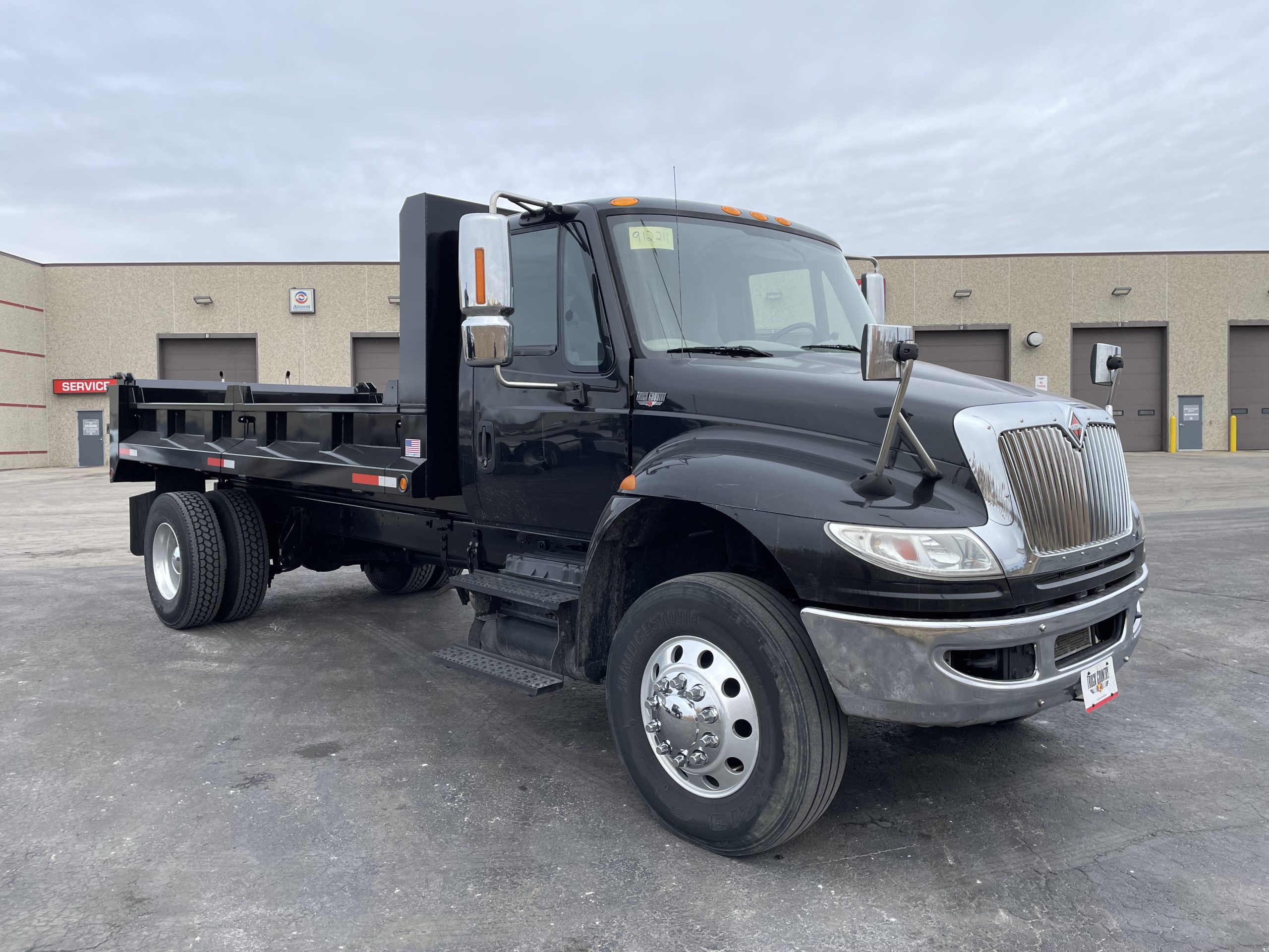 2018 International 4300 - image 3 of 6