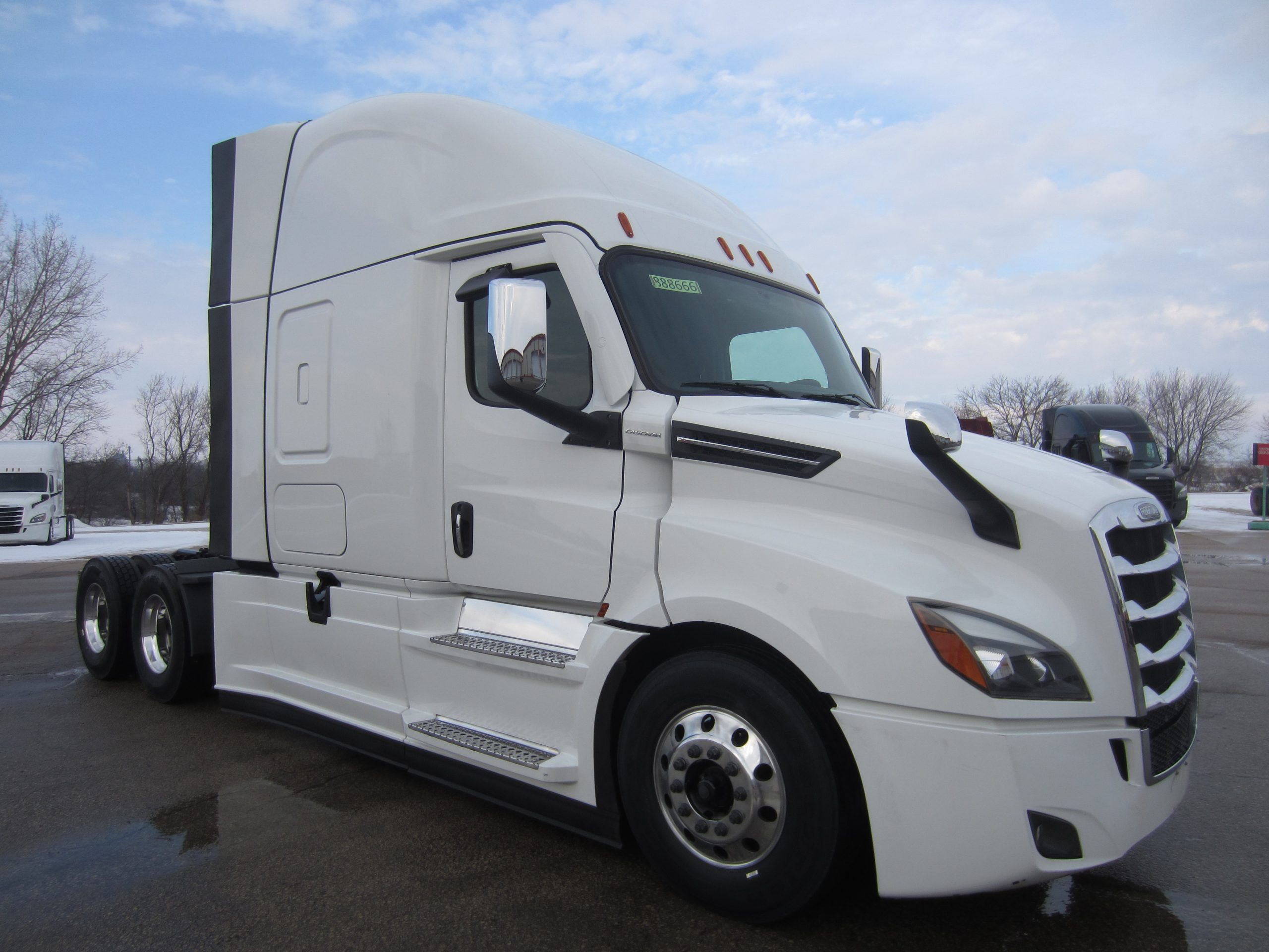 2023 Freightliner PT126 - image 3 of 6