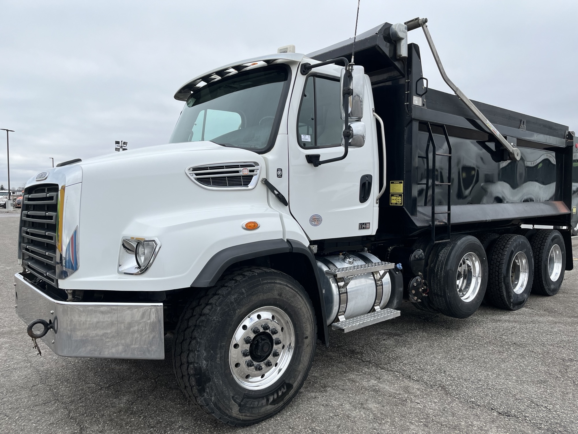 2021 Freightliner 114SD - image 1 of 5