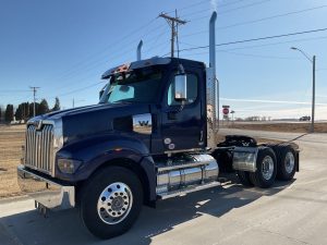 2025 Western Star 49X 068PM00000QcMrq