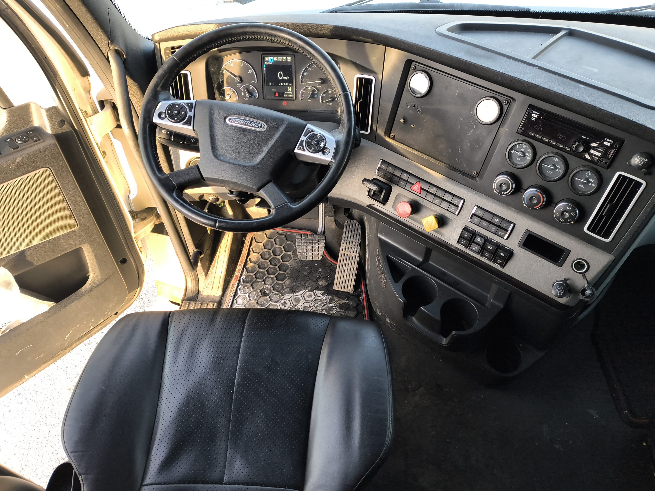 2018 Freightliner PT126 - image 5 of 6