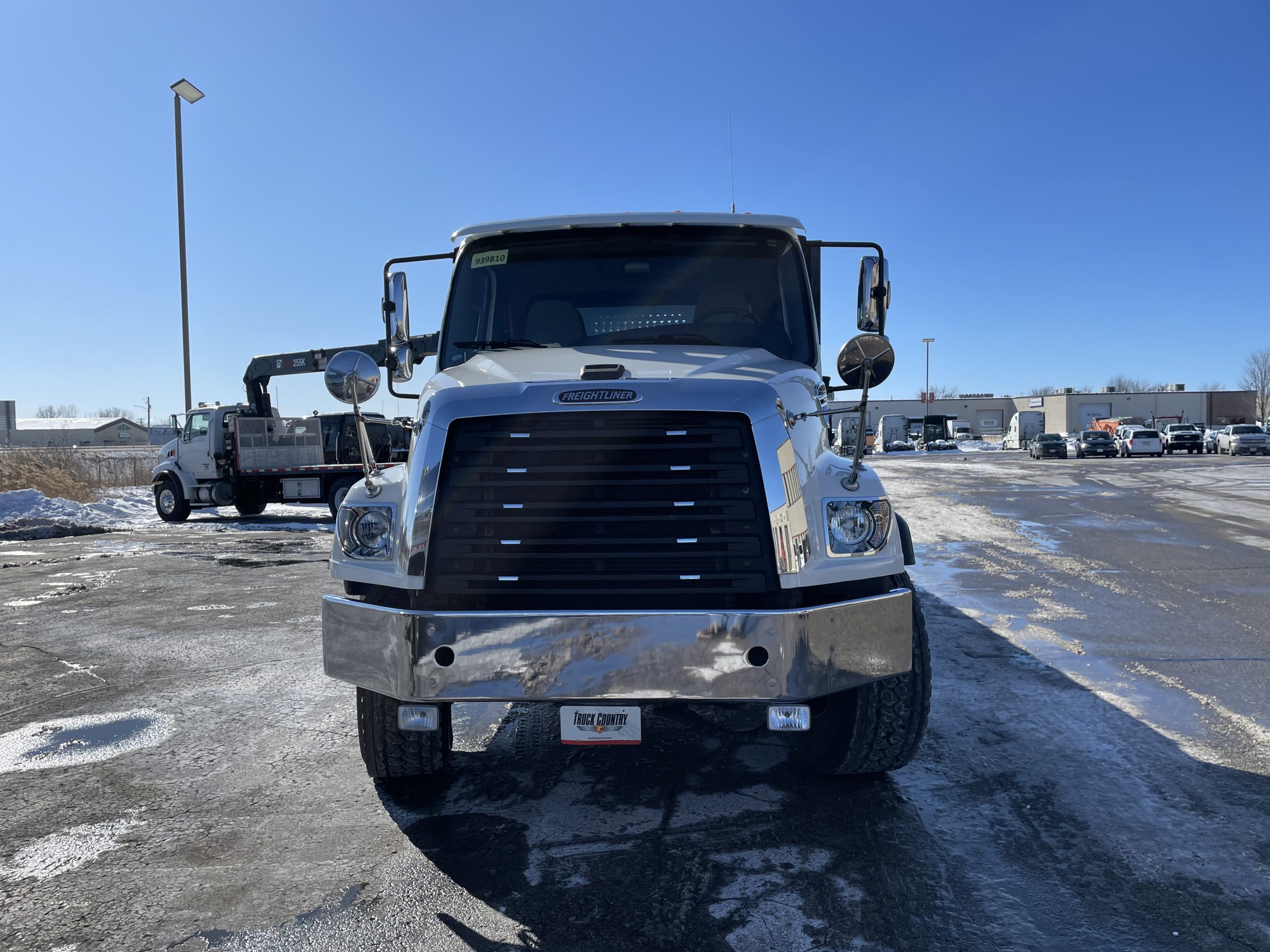 2019 Freightliner 114SD - image 2 of 6