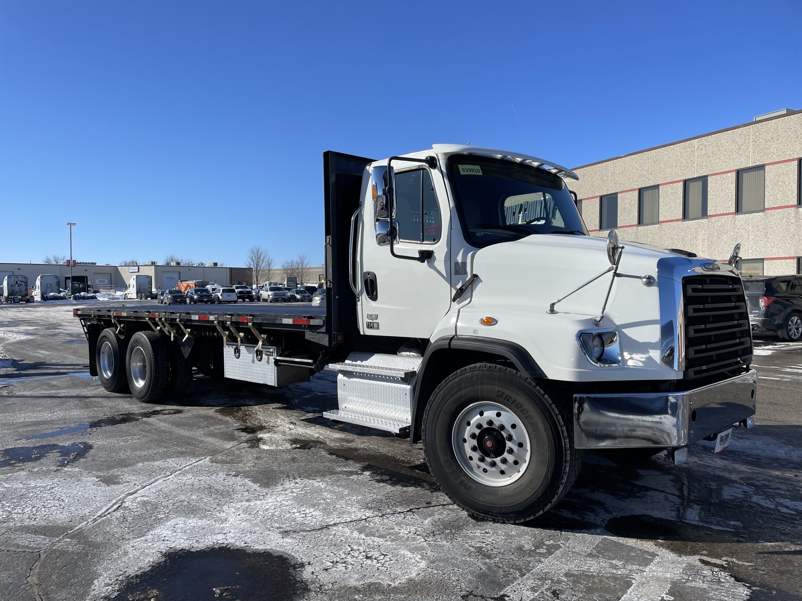 2019 Freightliner 114SD - image 3 of 6