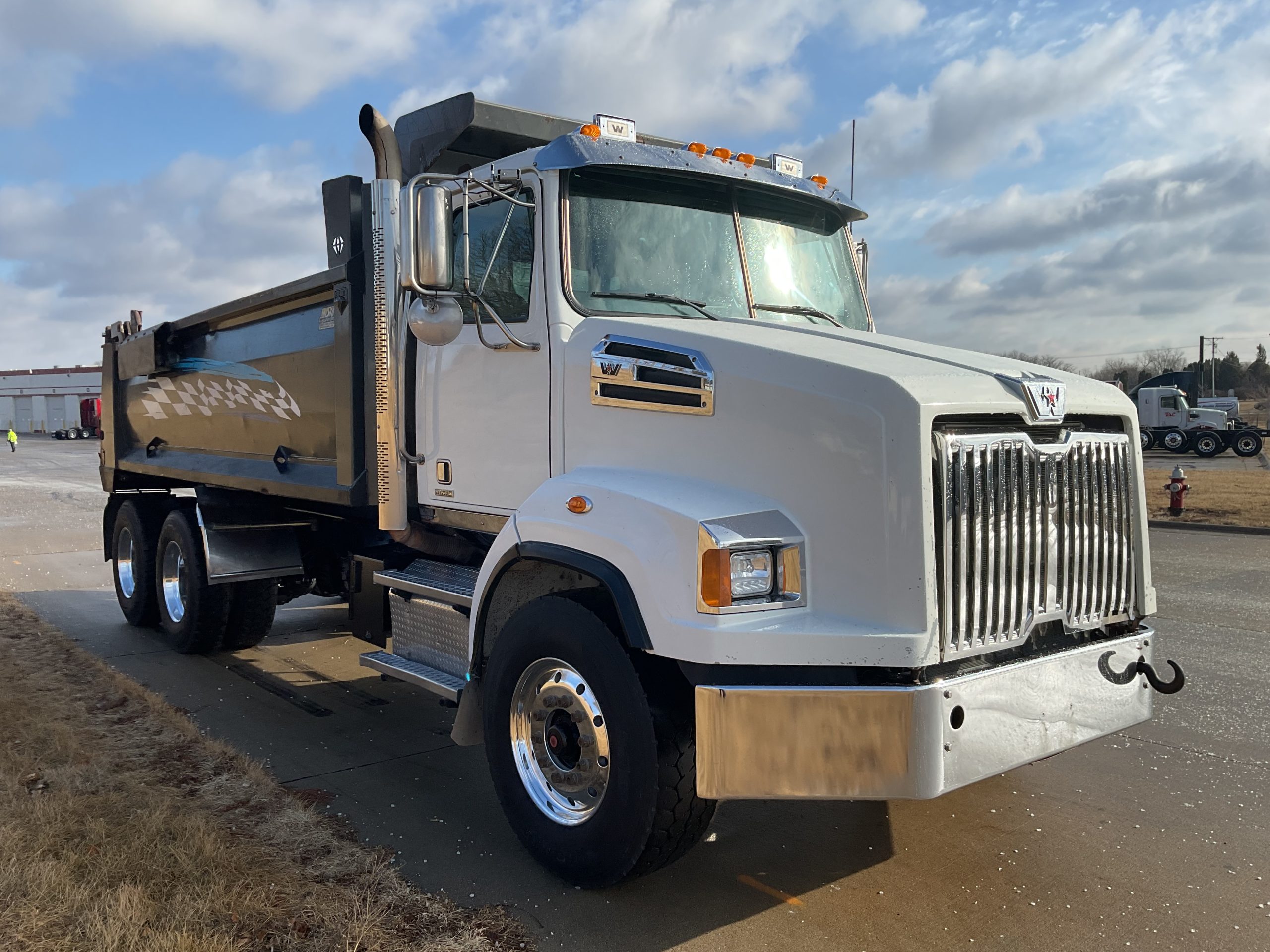 2016 Western Star 4700SB - image 3 of 6