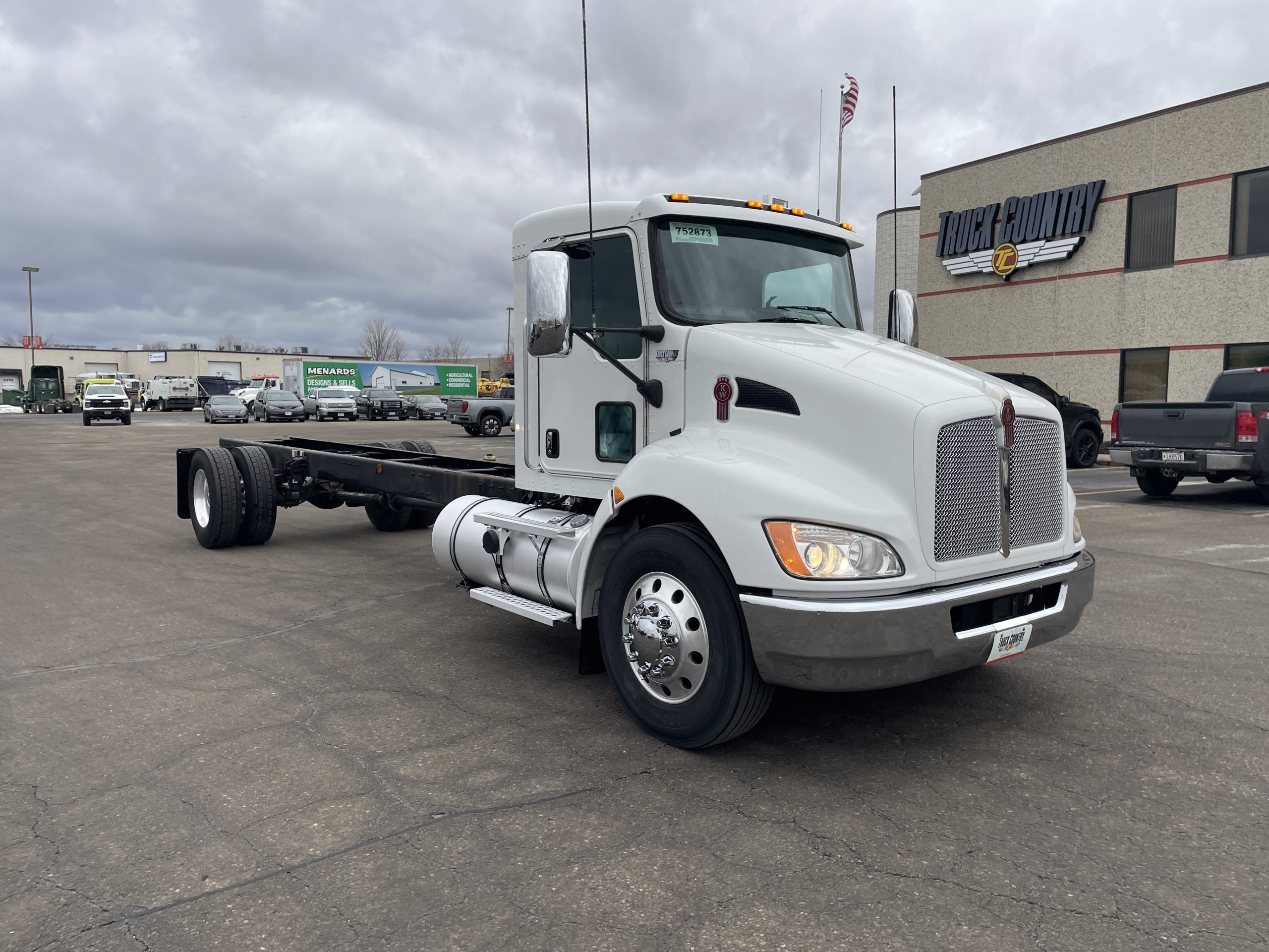 2020 Kenworth T370 - image 3 of 6