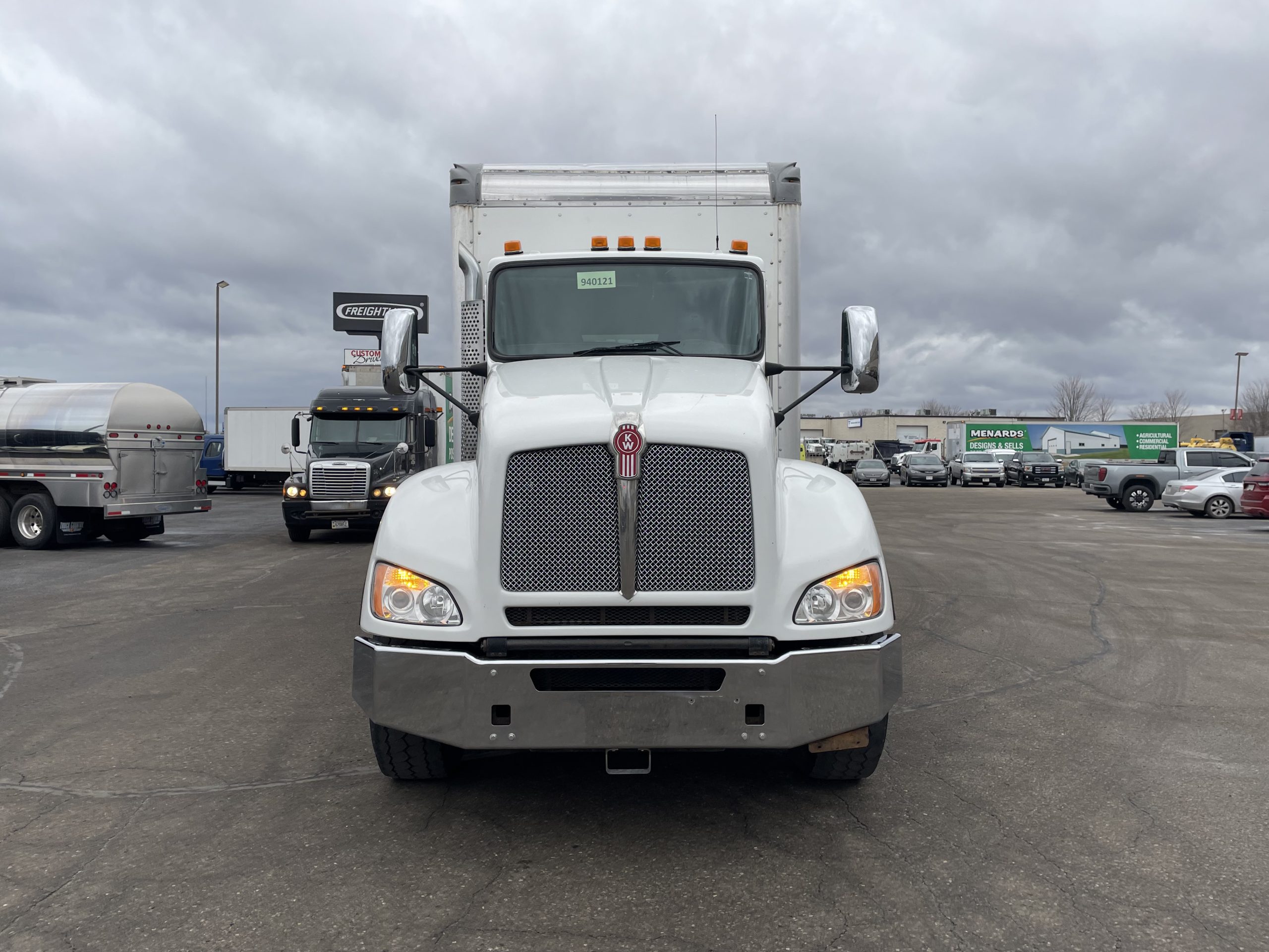 2016 Kenworth T440 - image 2 of 6