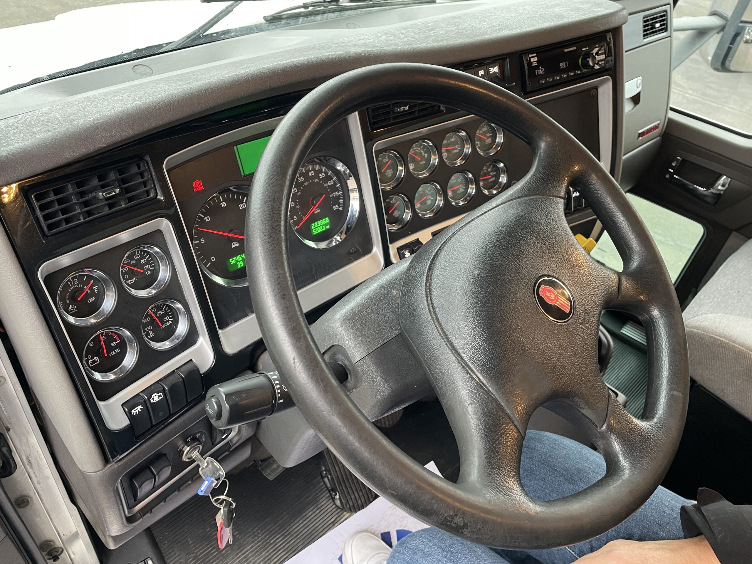 2016 Kenworth T440 - image 5 of 6