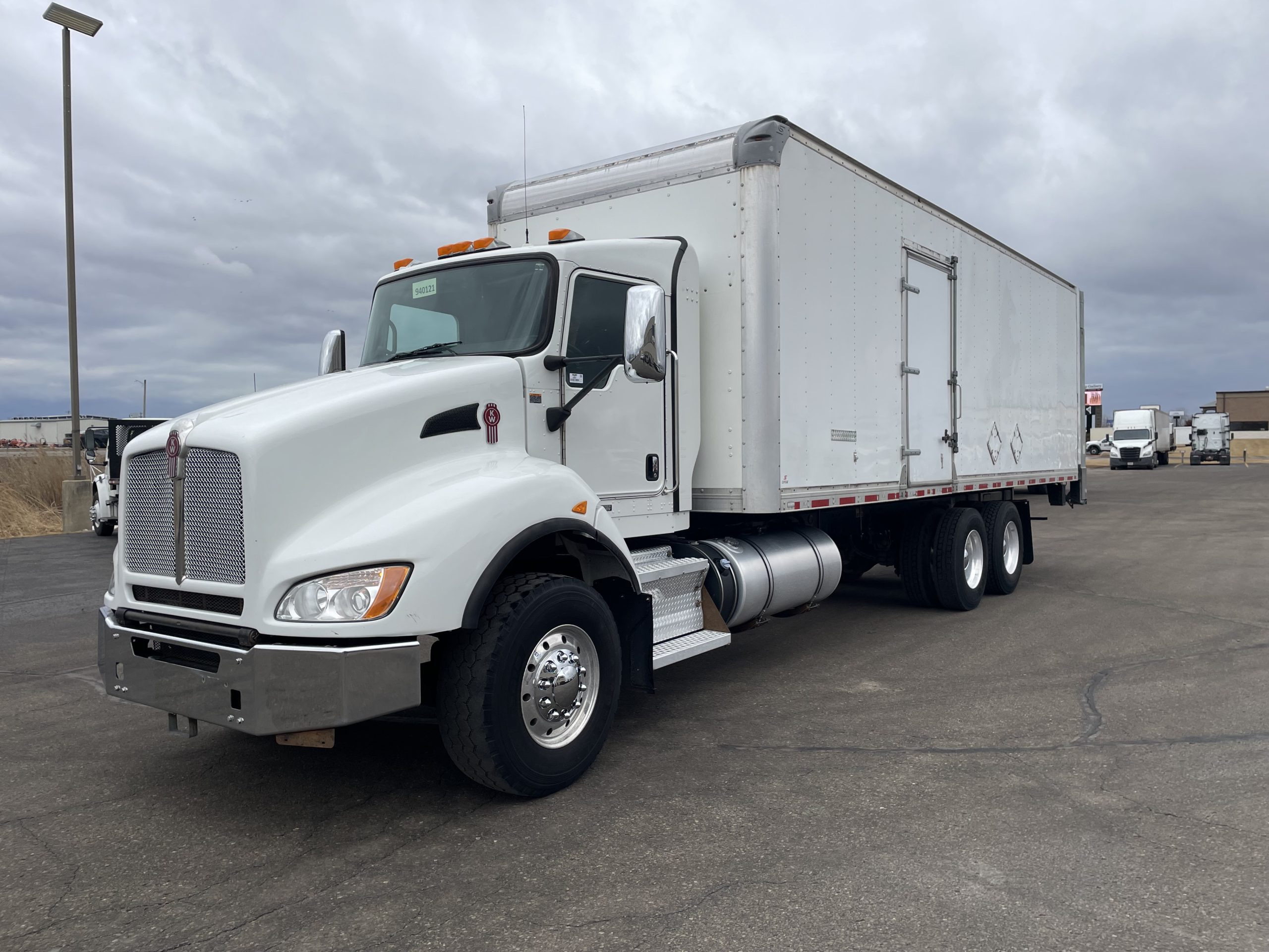 2016 Kenworth T440 - image 1 of 6