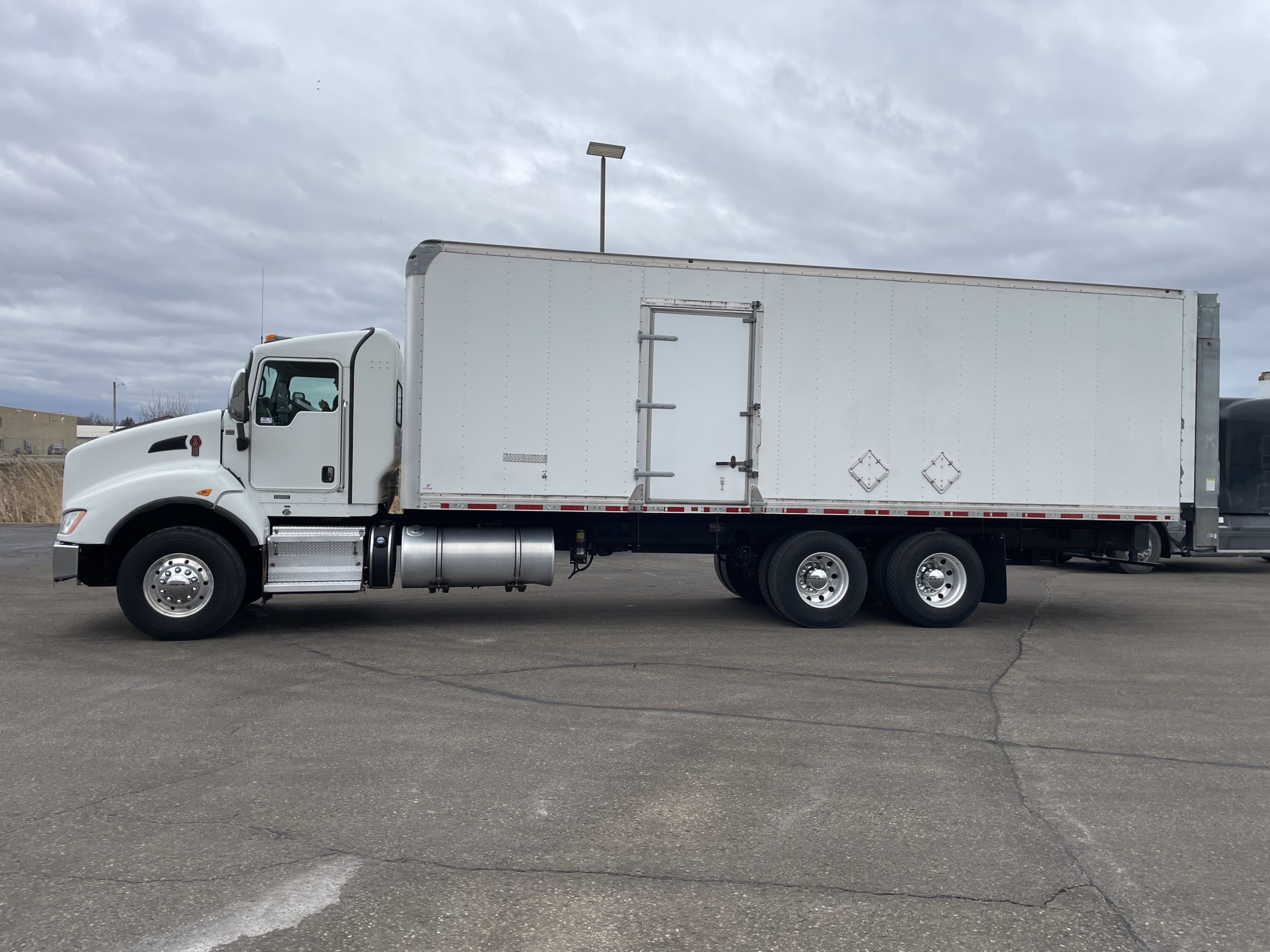 2016 Kenworth T440 - image 6 of 6