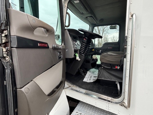 2020 Kenworth T370 - image 5 of 6