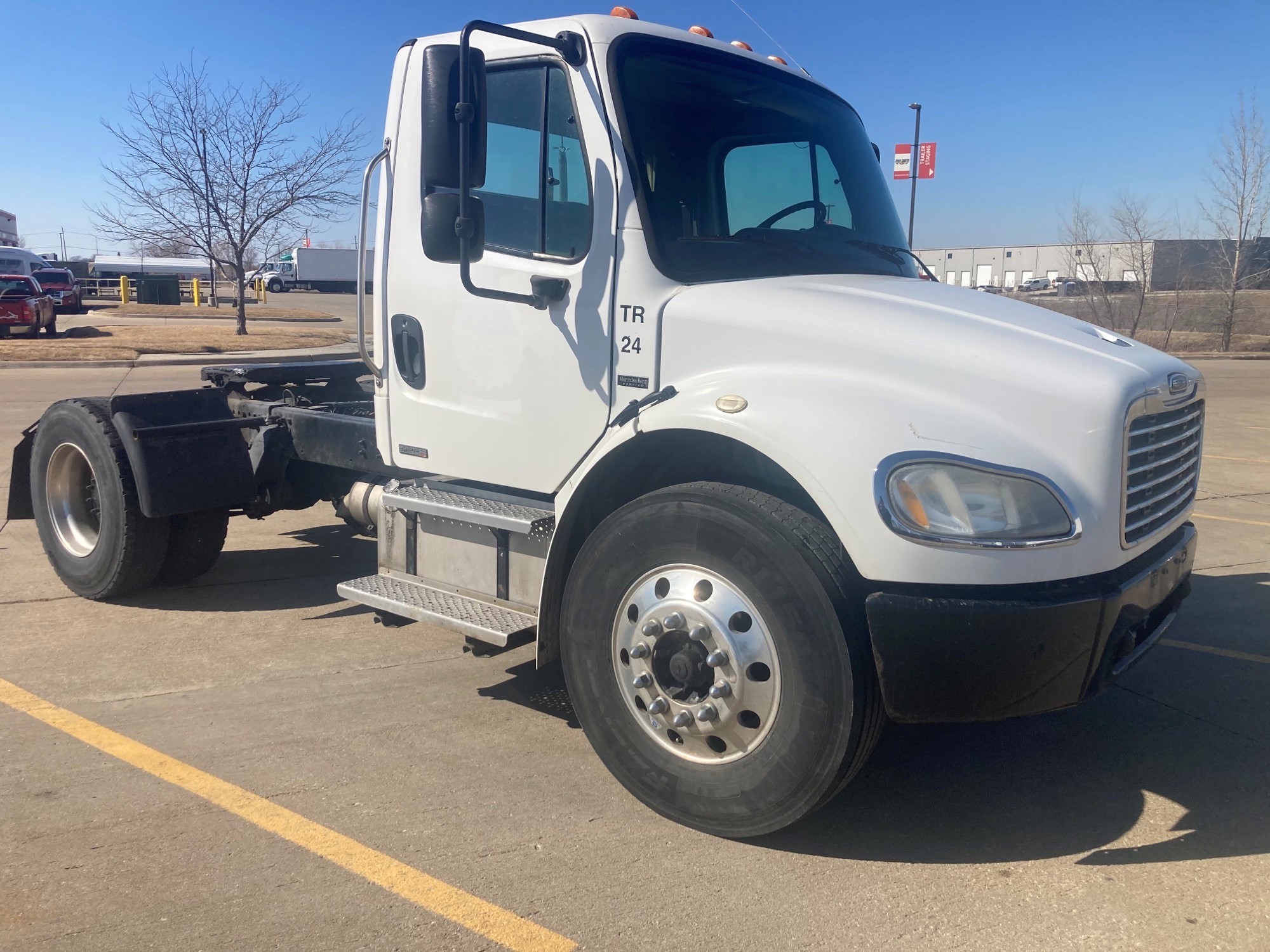 2007 Freightliner M2 106 - image 3 of 6