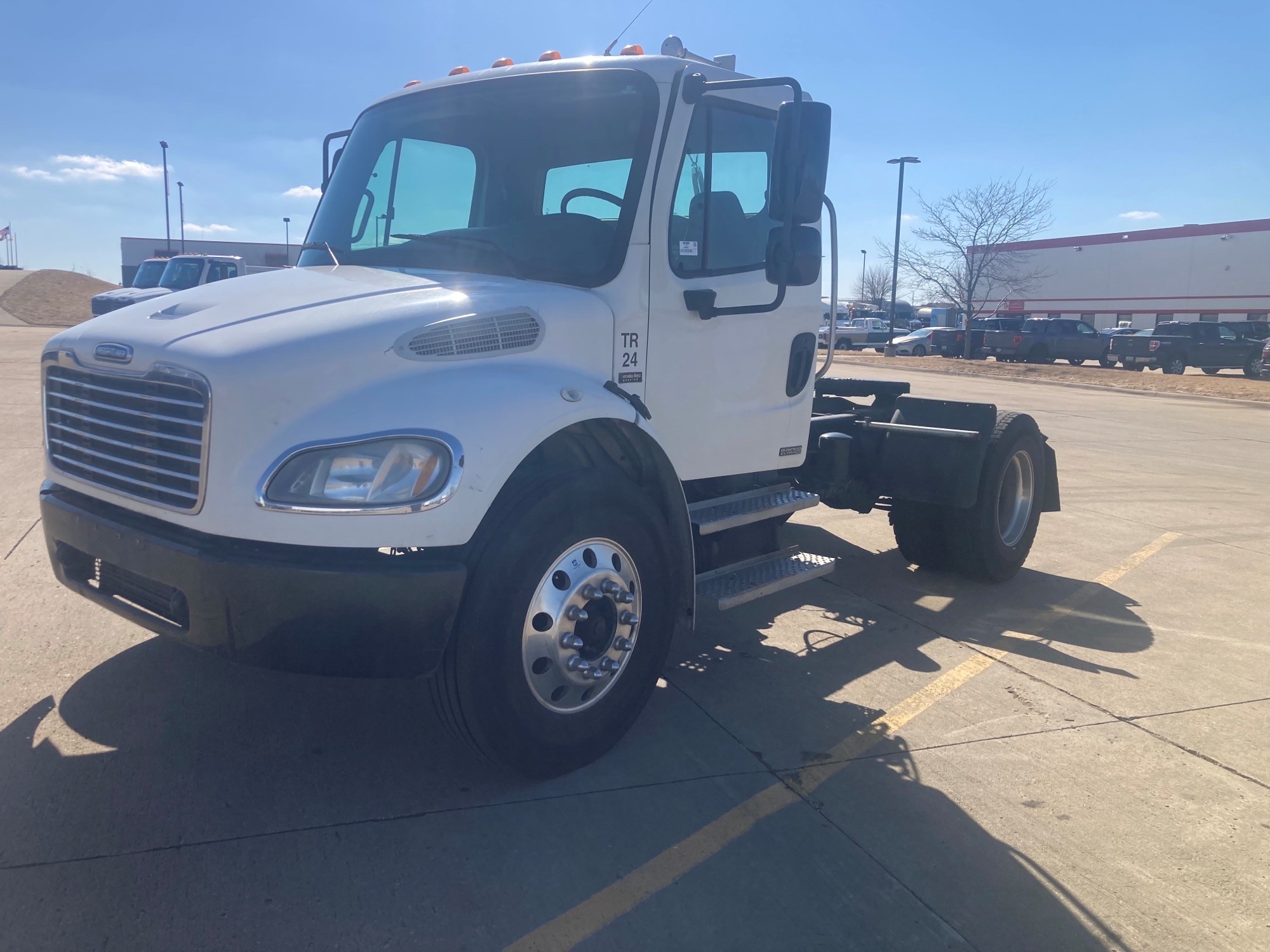 2007 Freightliner M2 106 - image 1 of 6