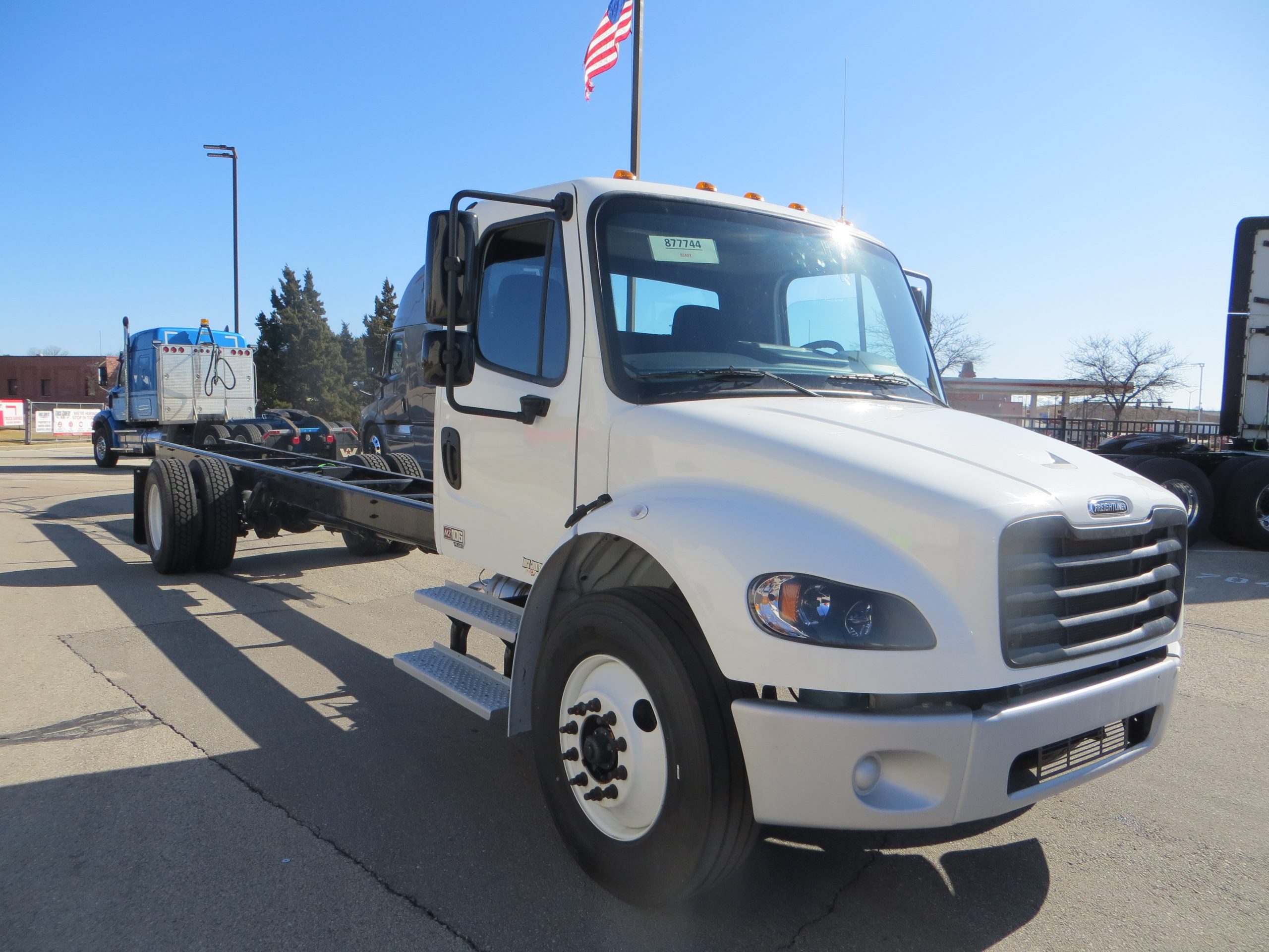 2026 Freightliner M2 106 - image 3 of 6