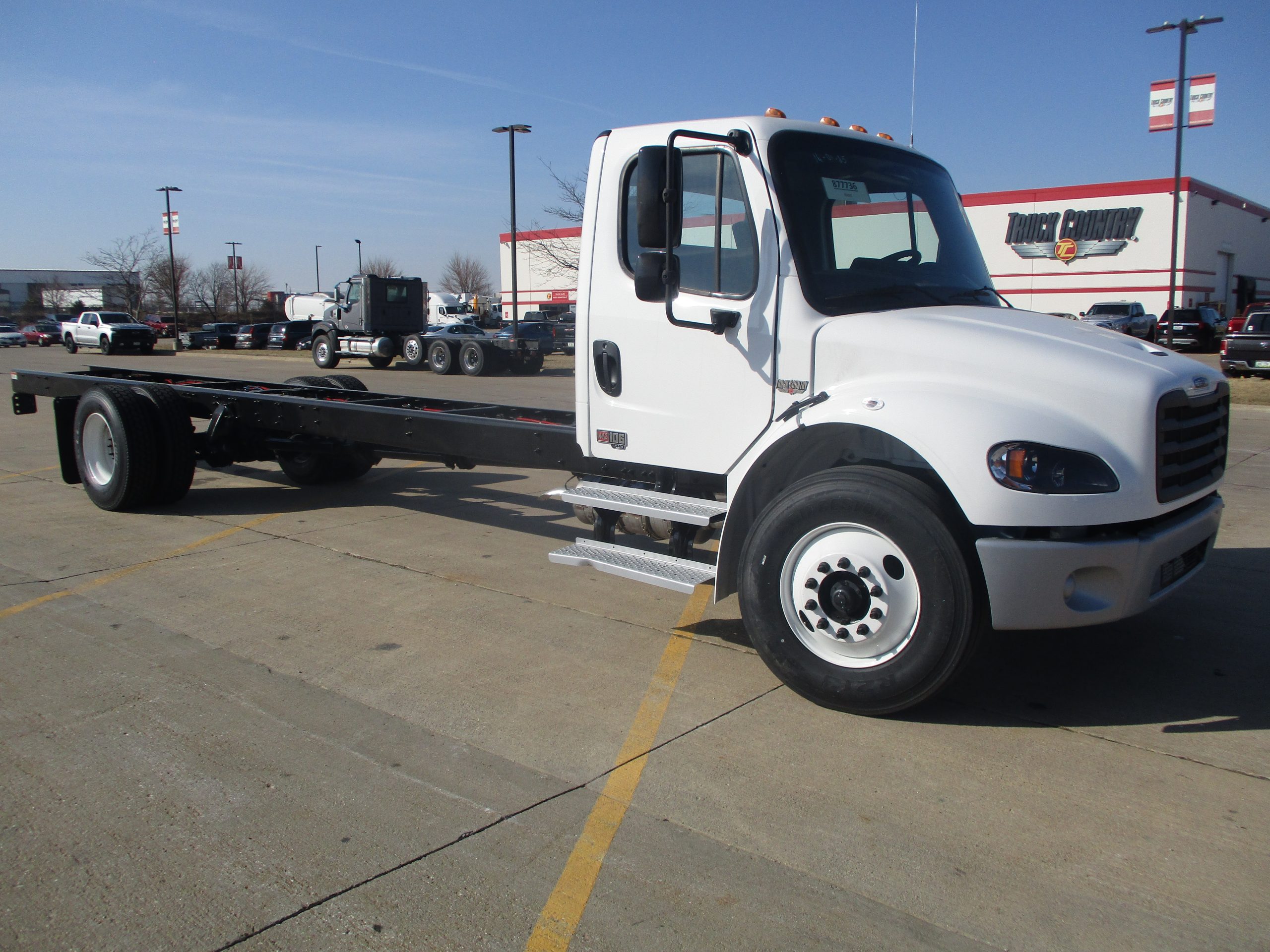 2026 Freightliner M2 106 - image 3 of 6