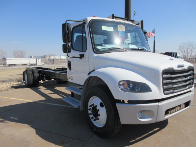 2026 Freightliner M2 106 - image 3 of 5