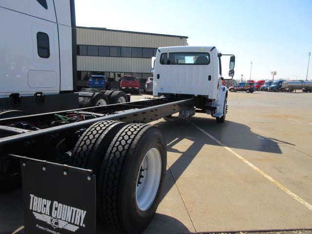 2026 Freightliner M2 106 - image 4 of 5