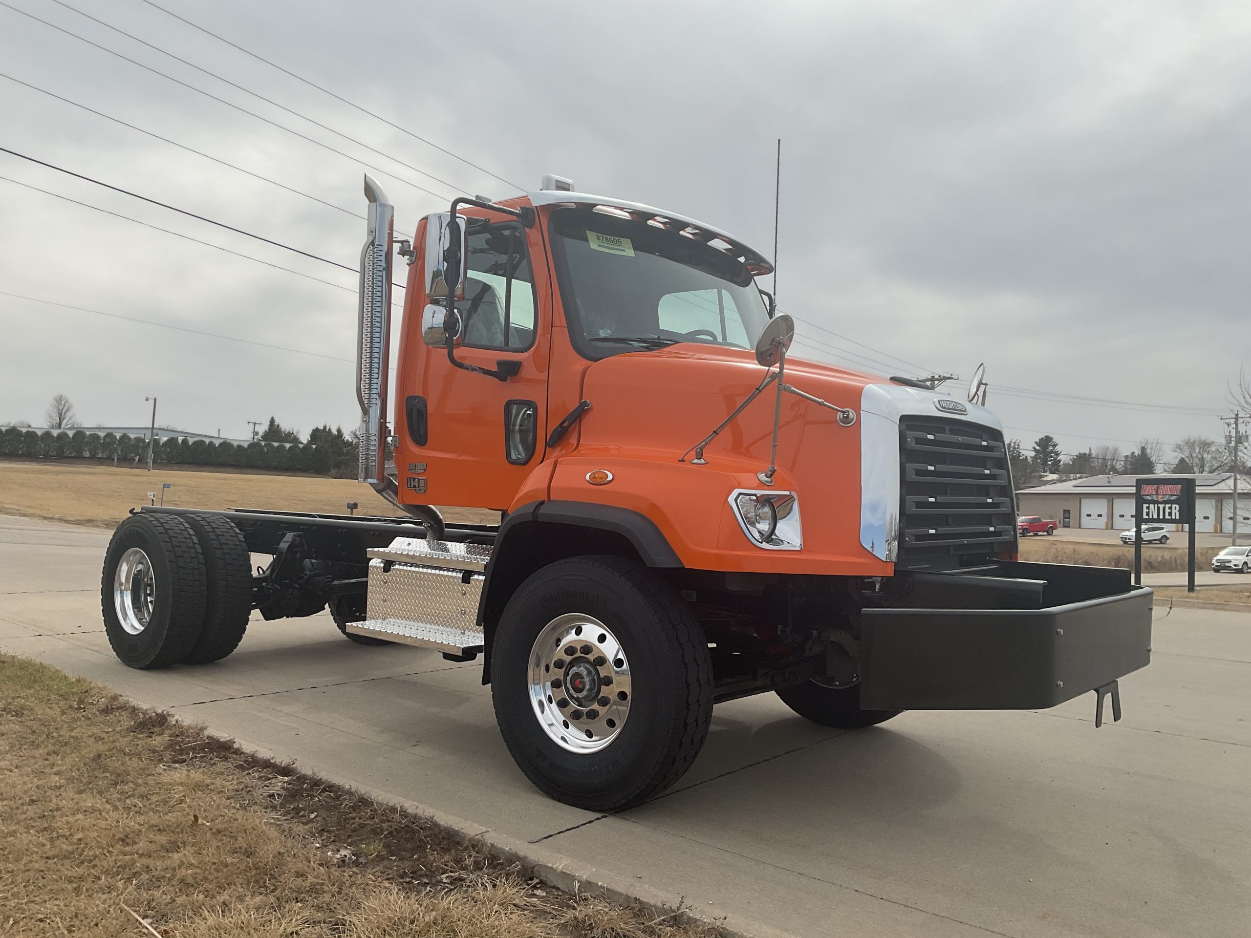 2026 Freightliner 114SD - image 3 of 5