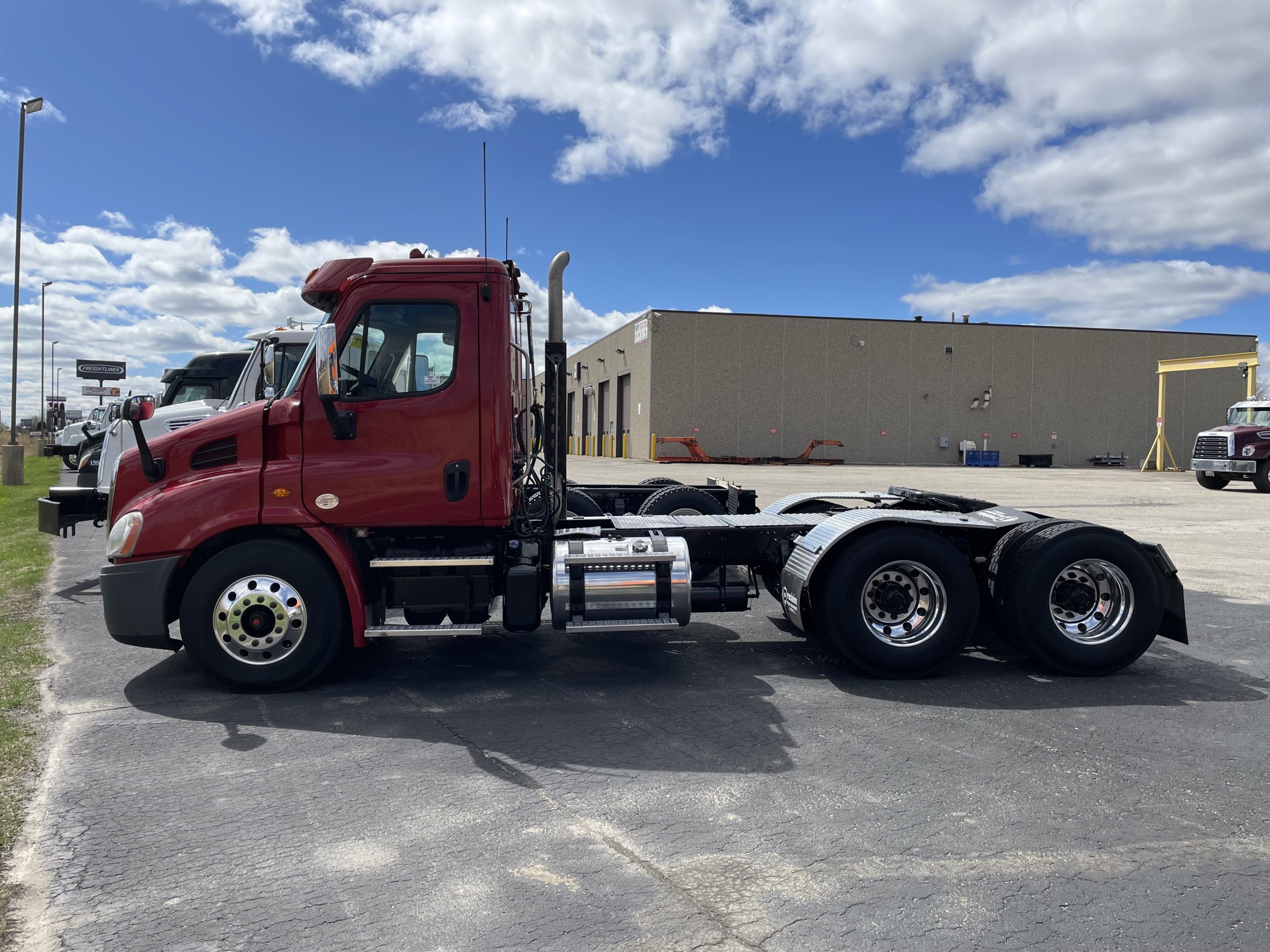 2017 Freightliner CA113 - image 5 of 6