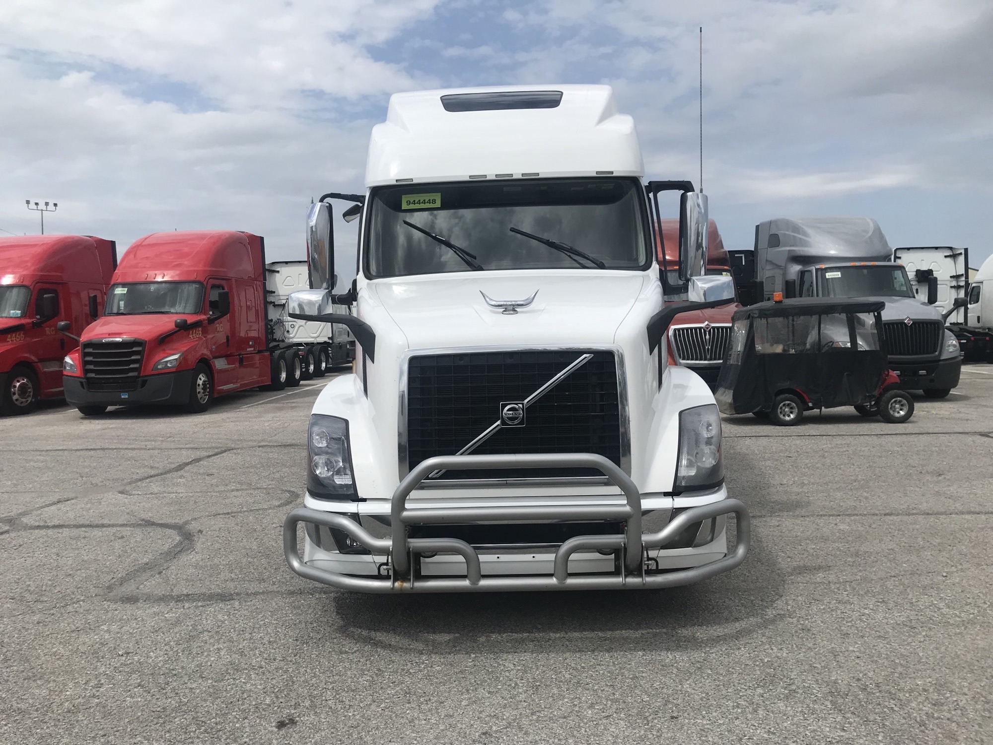 2017 Volvo VNL860 - image 2 of 6