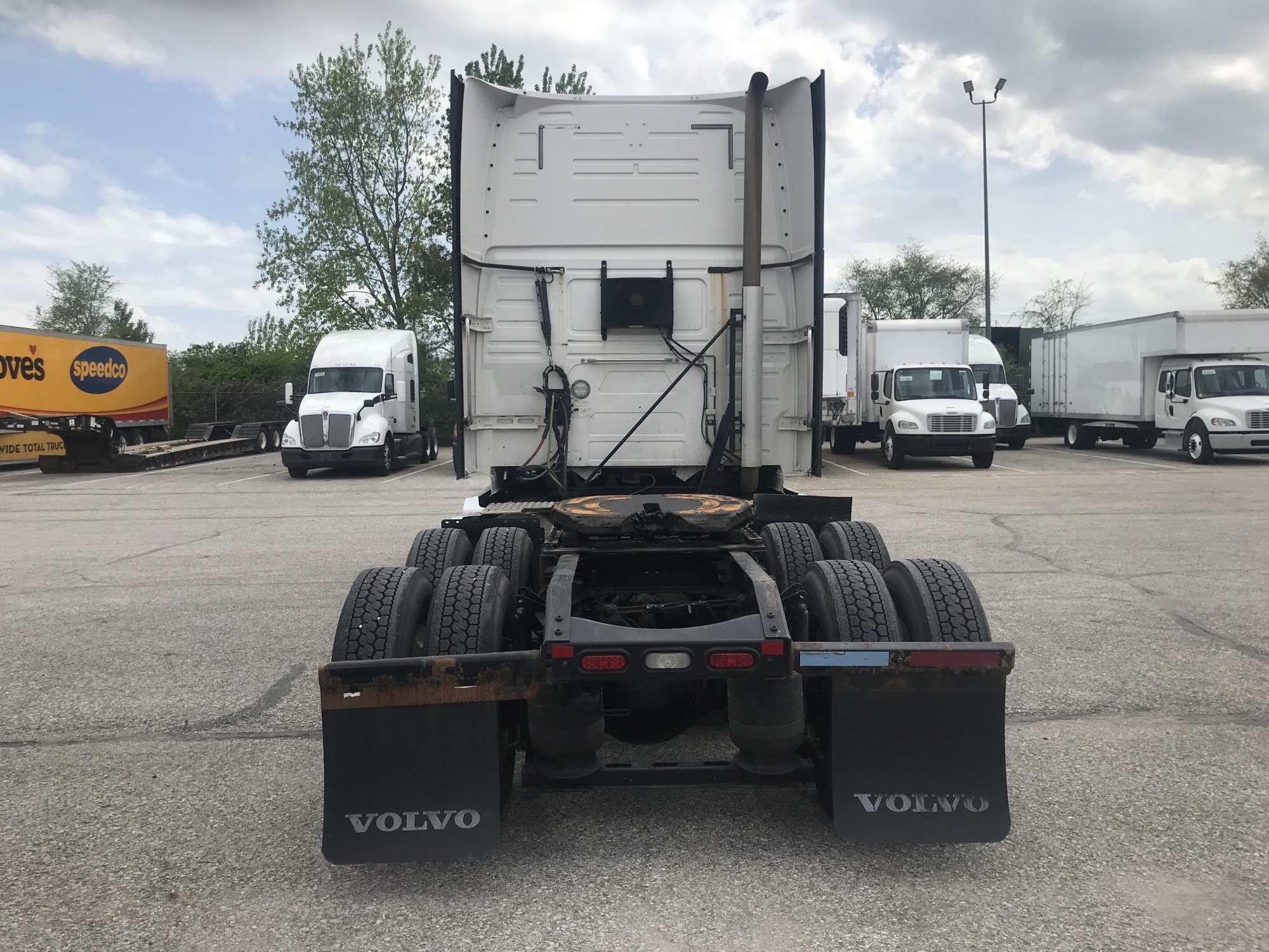 2017 Volvo VNL860 - image 4 of 6