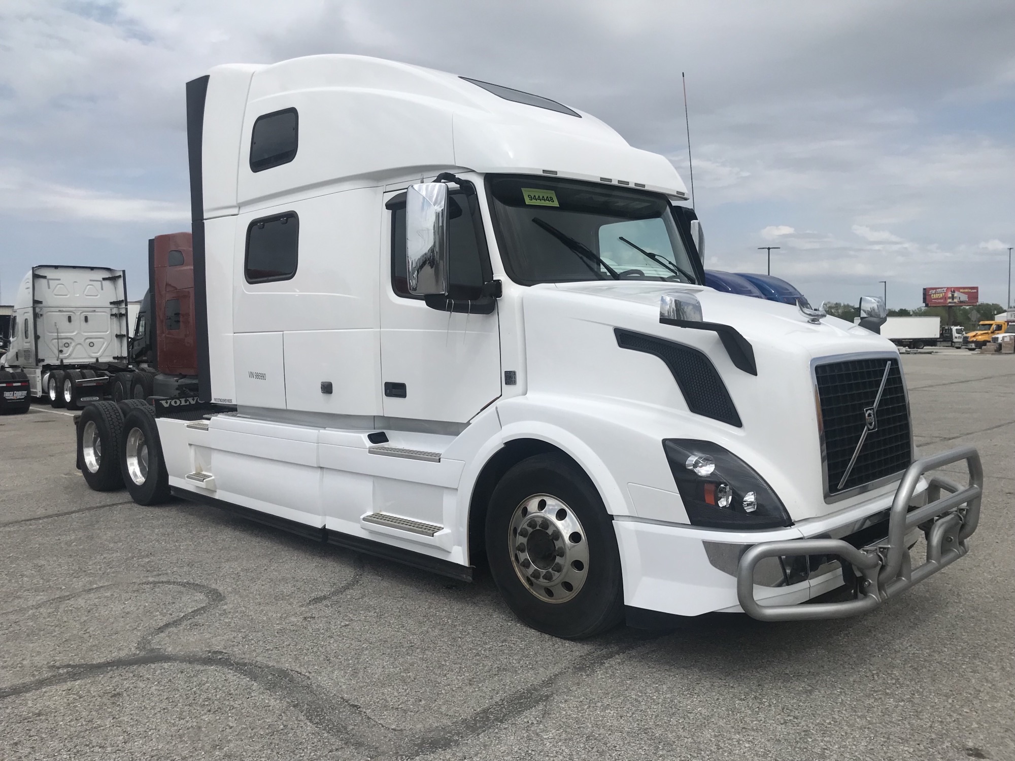2017 Volvo VNL860 - image 3 of 6