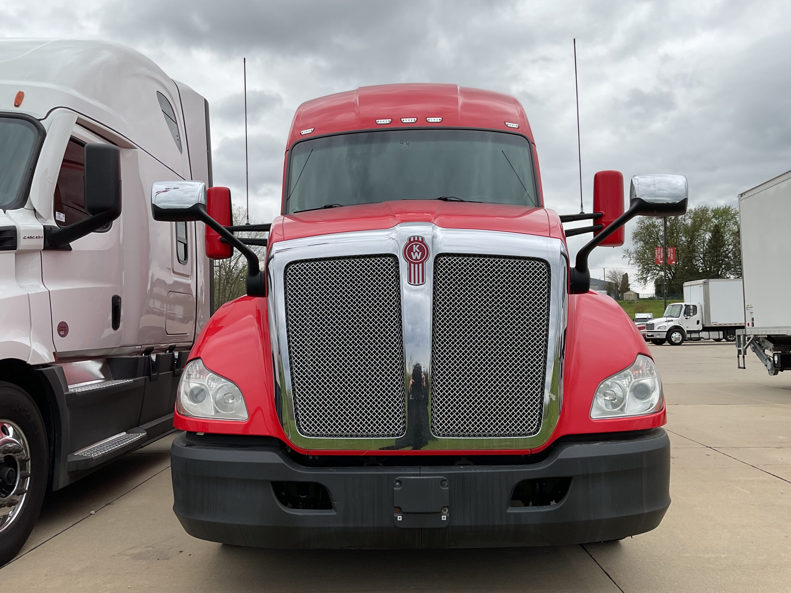 2020 Kenworth T680 - image 2 of 3