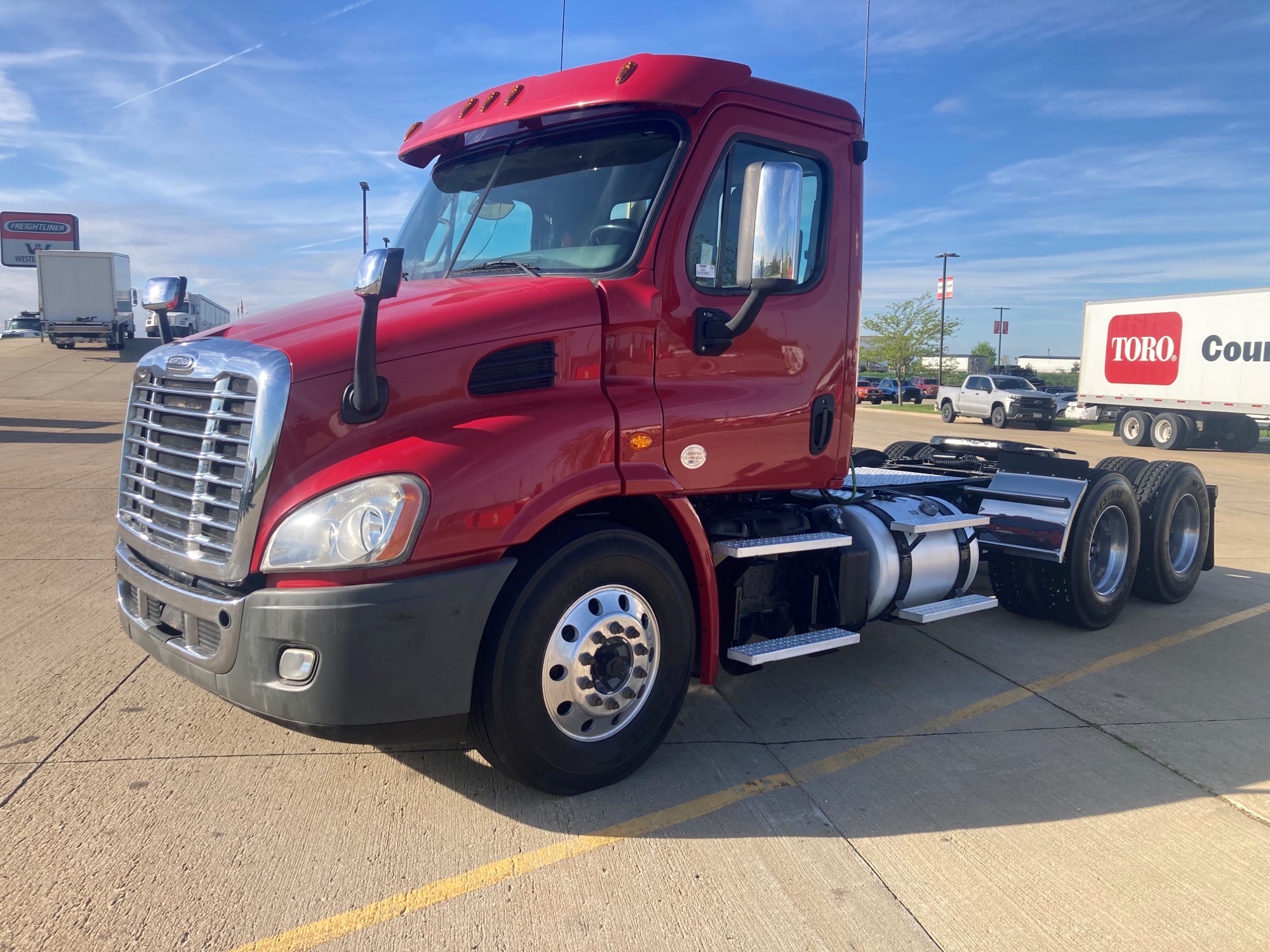 2017 Freightliner CA113 - image 2 of 6