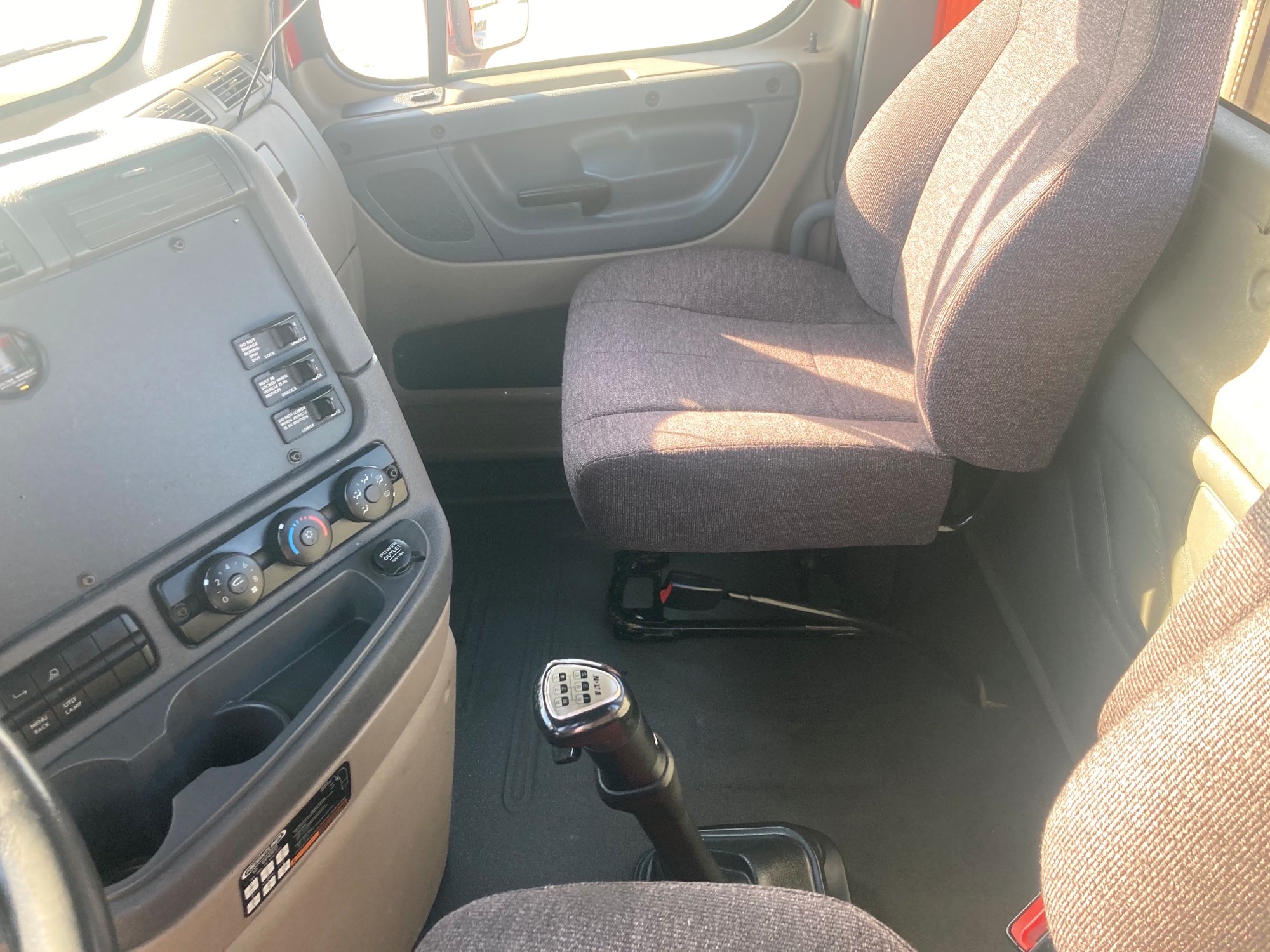 2017 Freightliner CA113 - image 6 of 6
