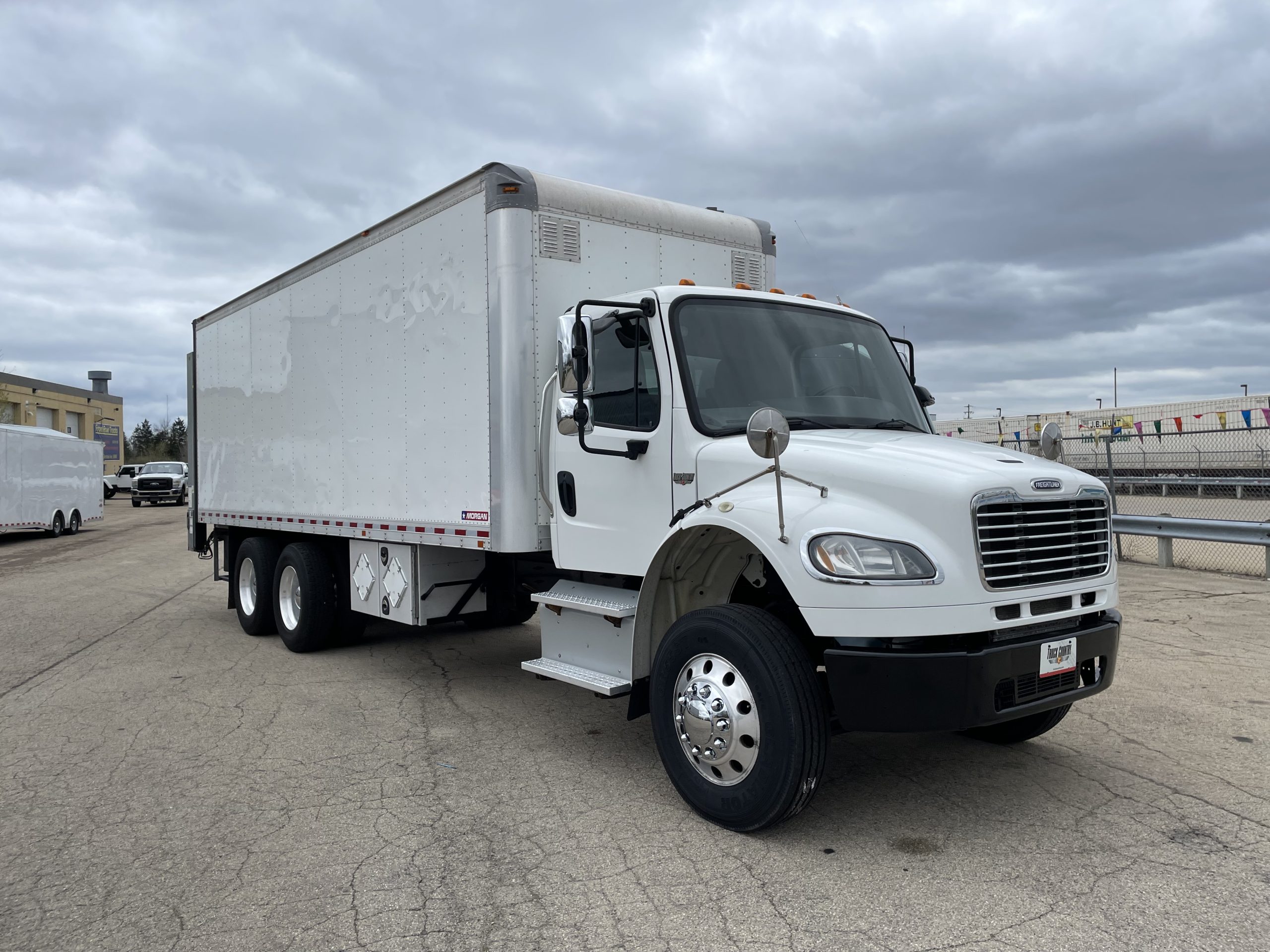 2018 Freightliner M280 - image 3 of 6