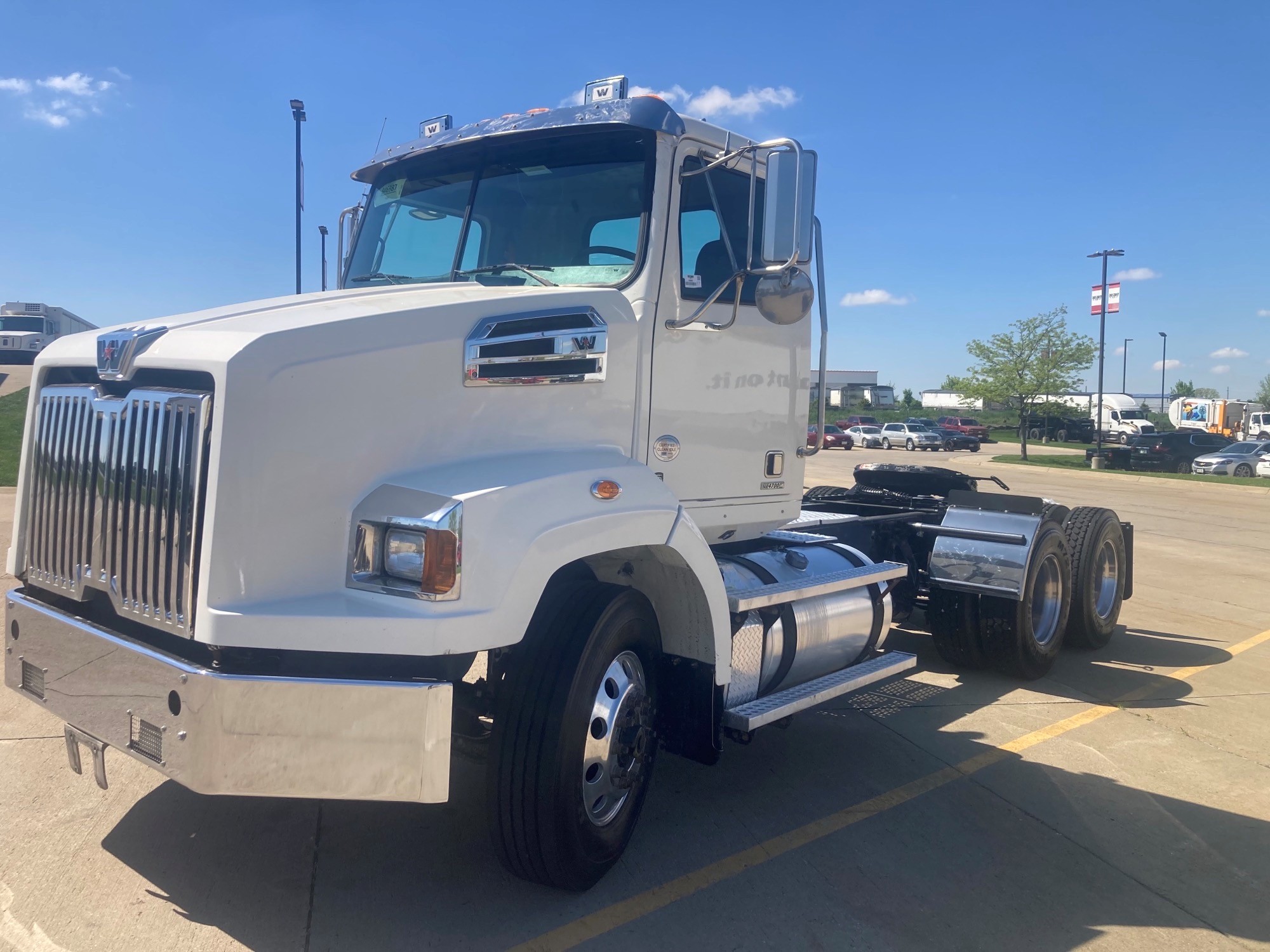 2017 Western Star 4700 - image 2 of 6