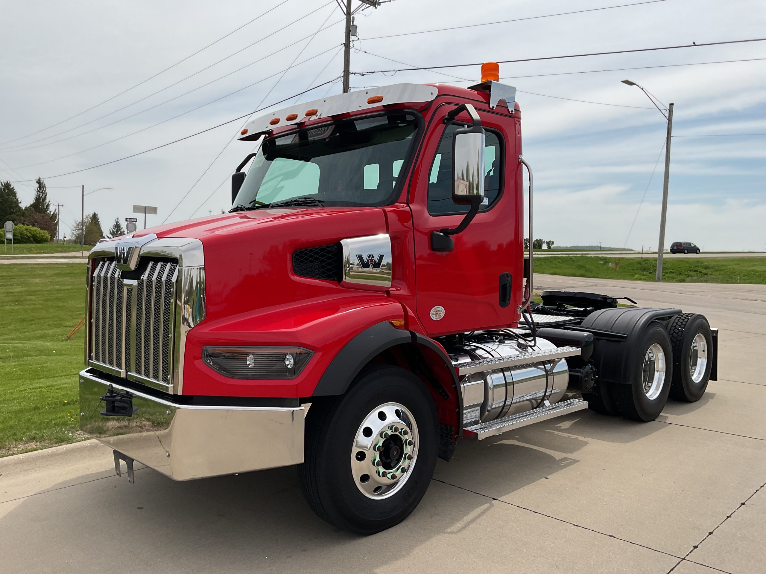 2024 Western Star 47X - image 2 of 6