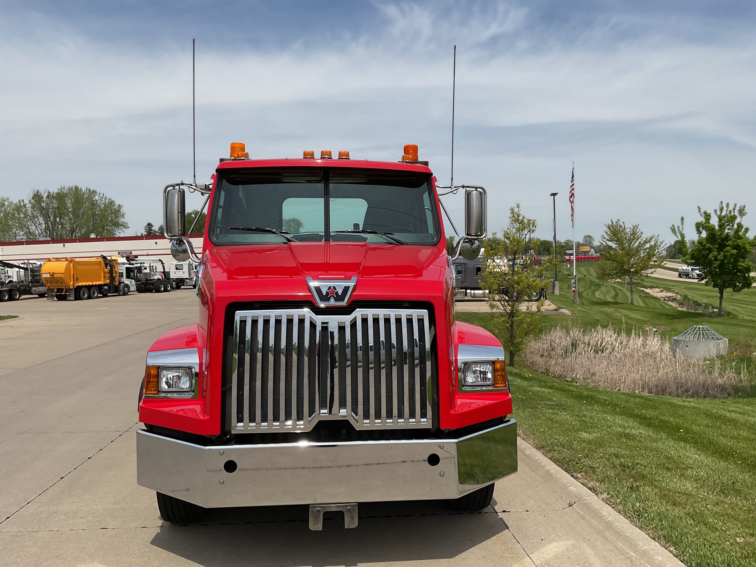 2022 Western Star 4700SB - image 3 of 6