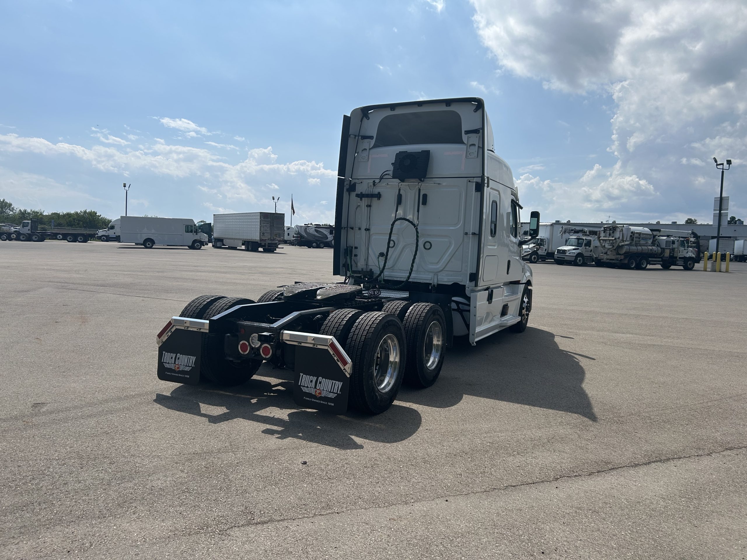 2024 Freightliner PT126 - image 3 of 6