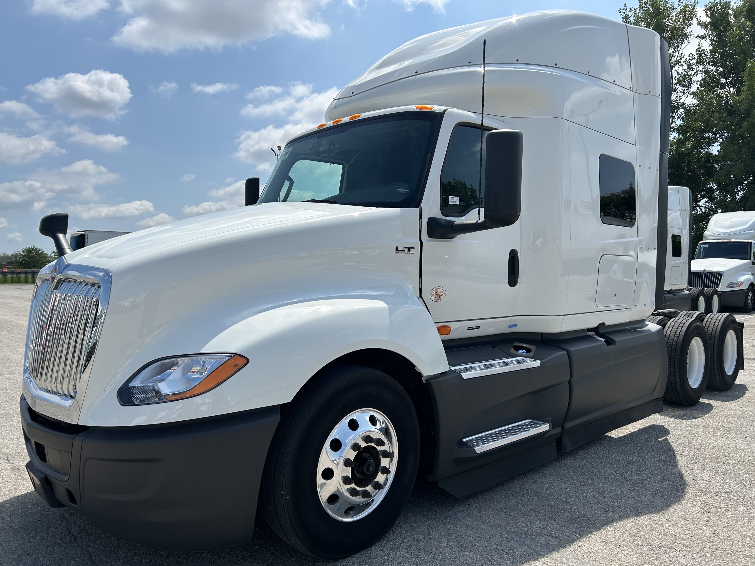 2022 International LT625 - image 1 of 6