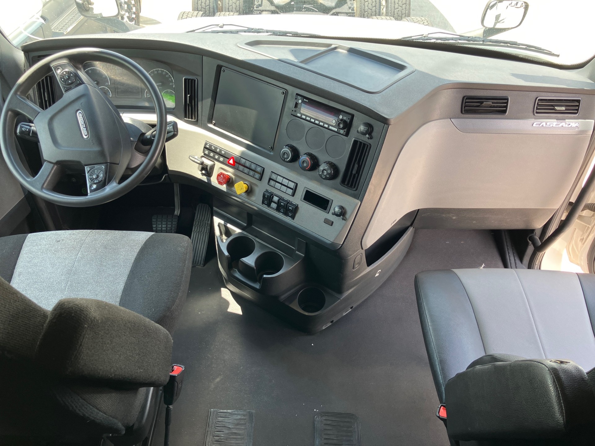 2022 Freightliner PT126 - image 4 of 6